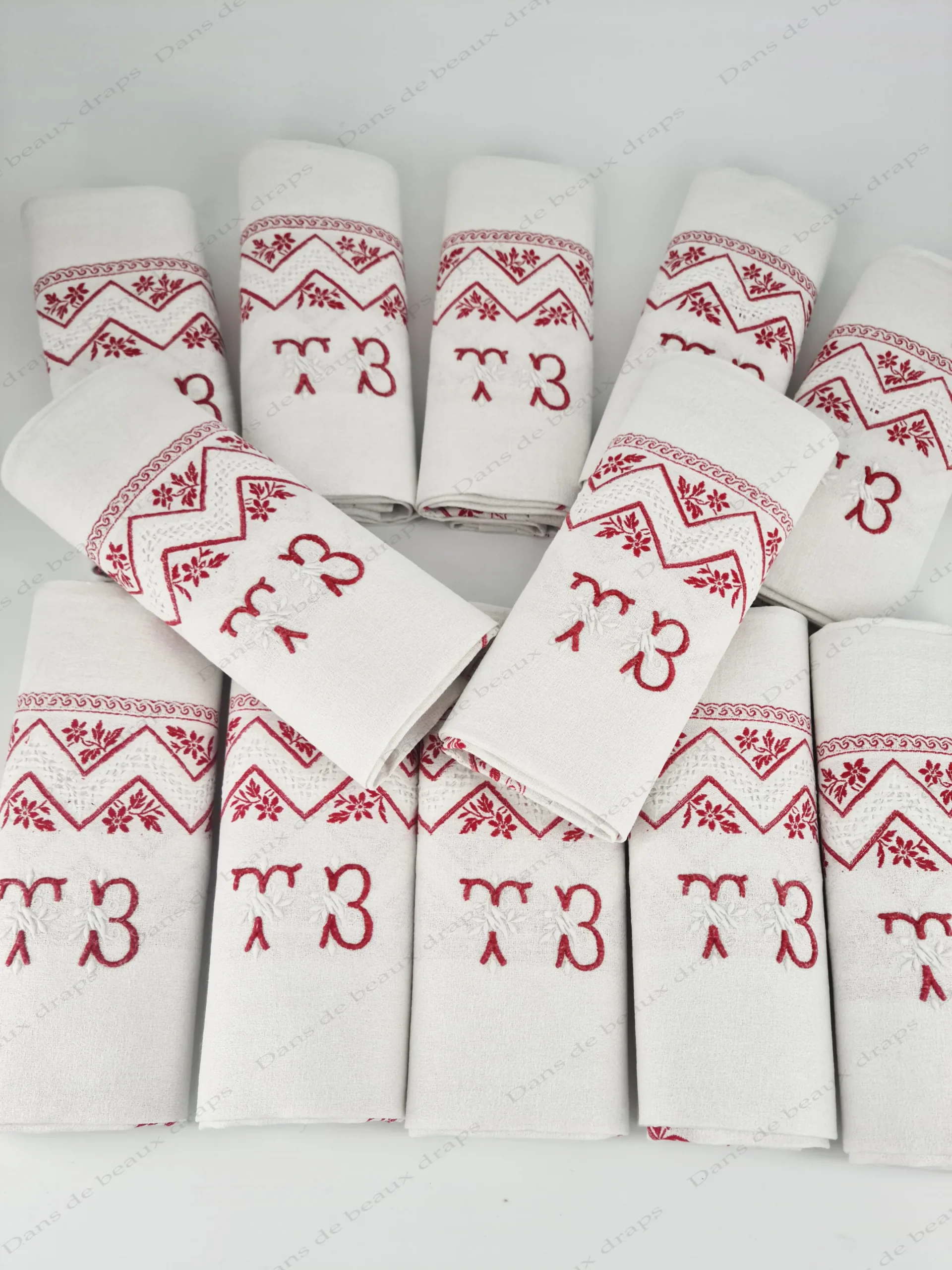 Belle série de 6 serviettes de table en lin à décor floral,XIX ème. – Image 5