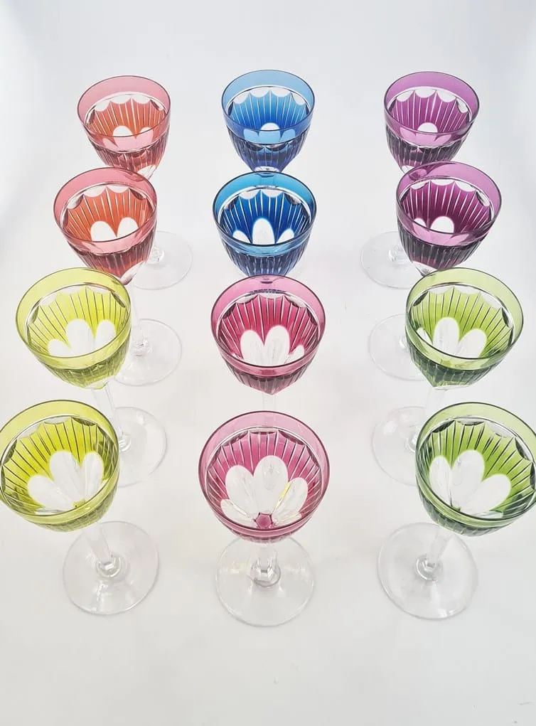 Magnifique série de 12 verres de couleurs en cristal doublé Val St Lambert – Image 2