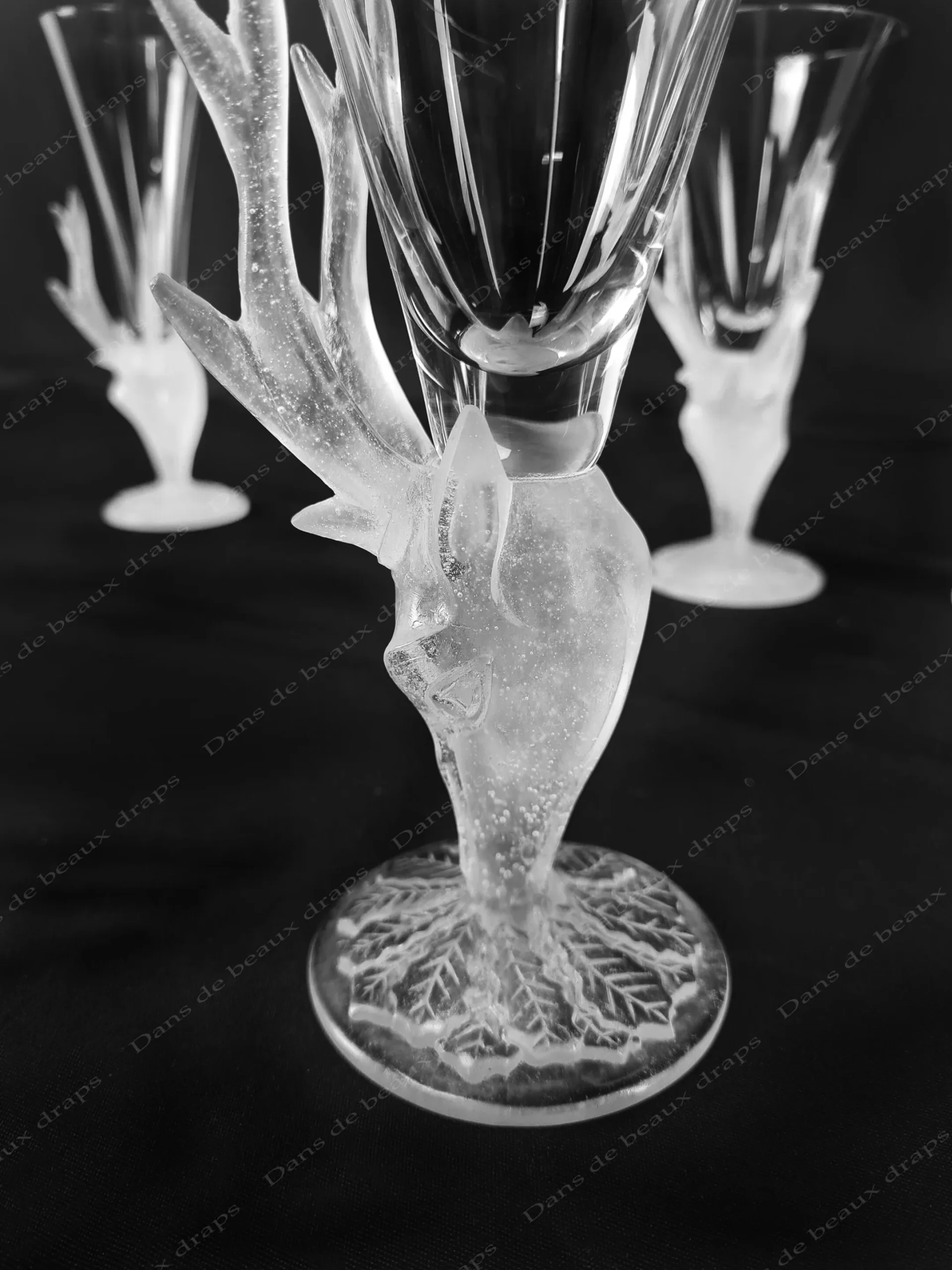 Très rare ensemble de verres en cristal de Daum, modèle Cerfs, design Jean Marais (1913/1998) 34 pièces. – Image 5