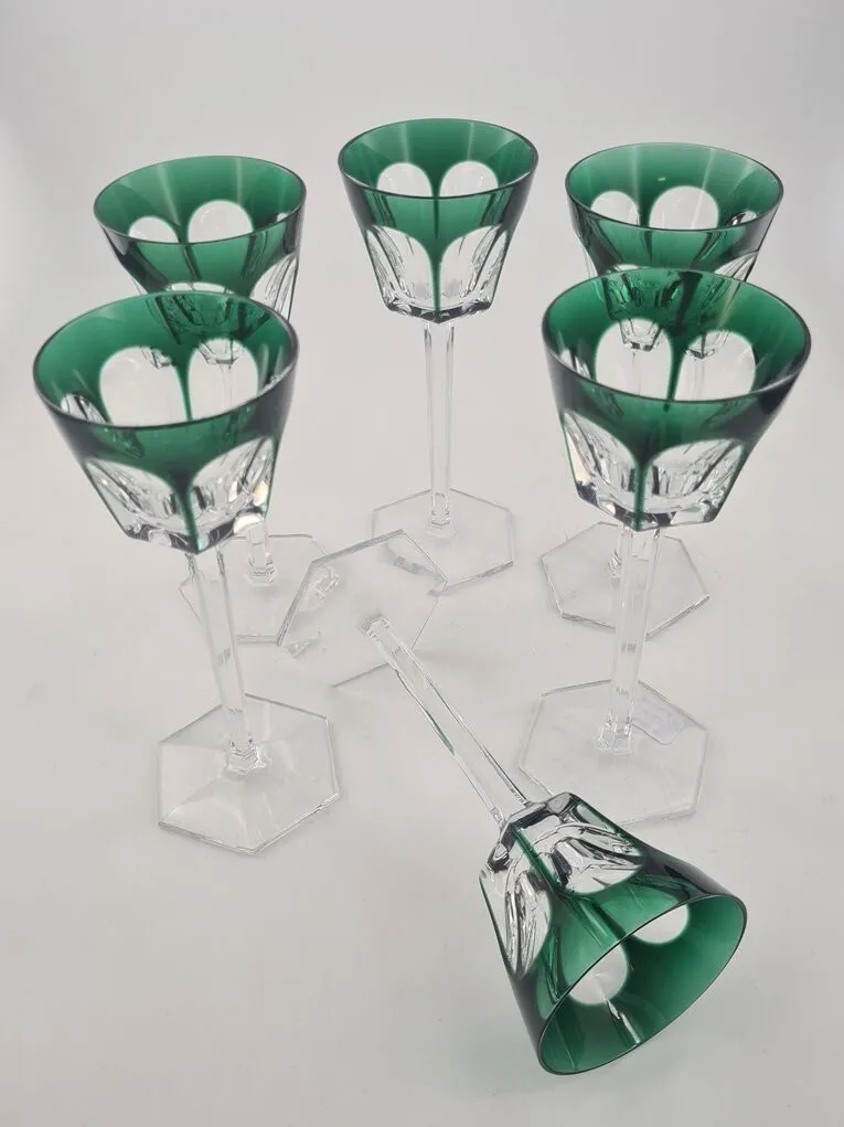 Très belle suite de 6 verres à vin blanc en cristal de Baccarat, modèle Harcourt, doublés verts – Image 4