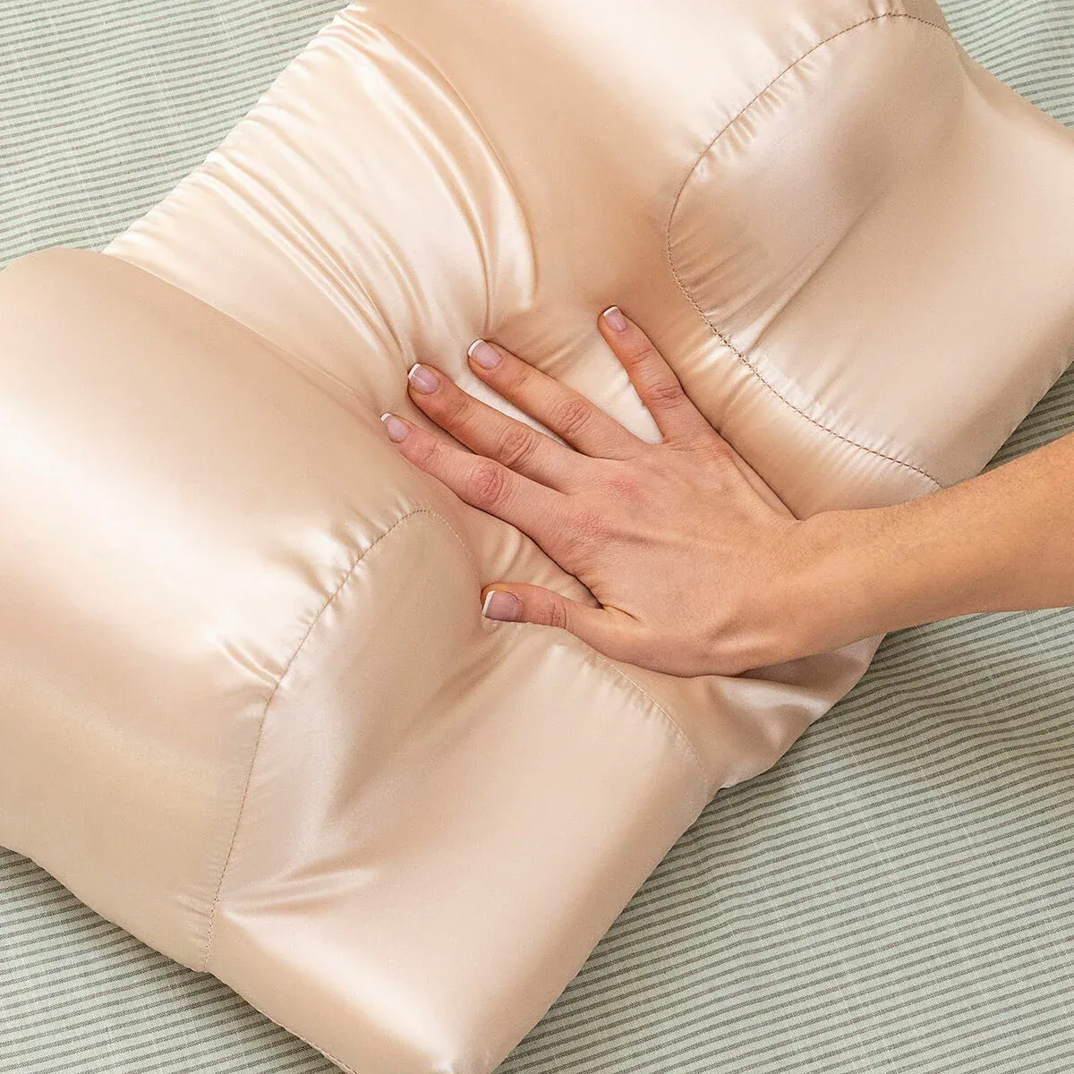 Coussin Cervical Anti-Rides en Satin – Image 9