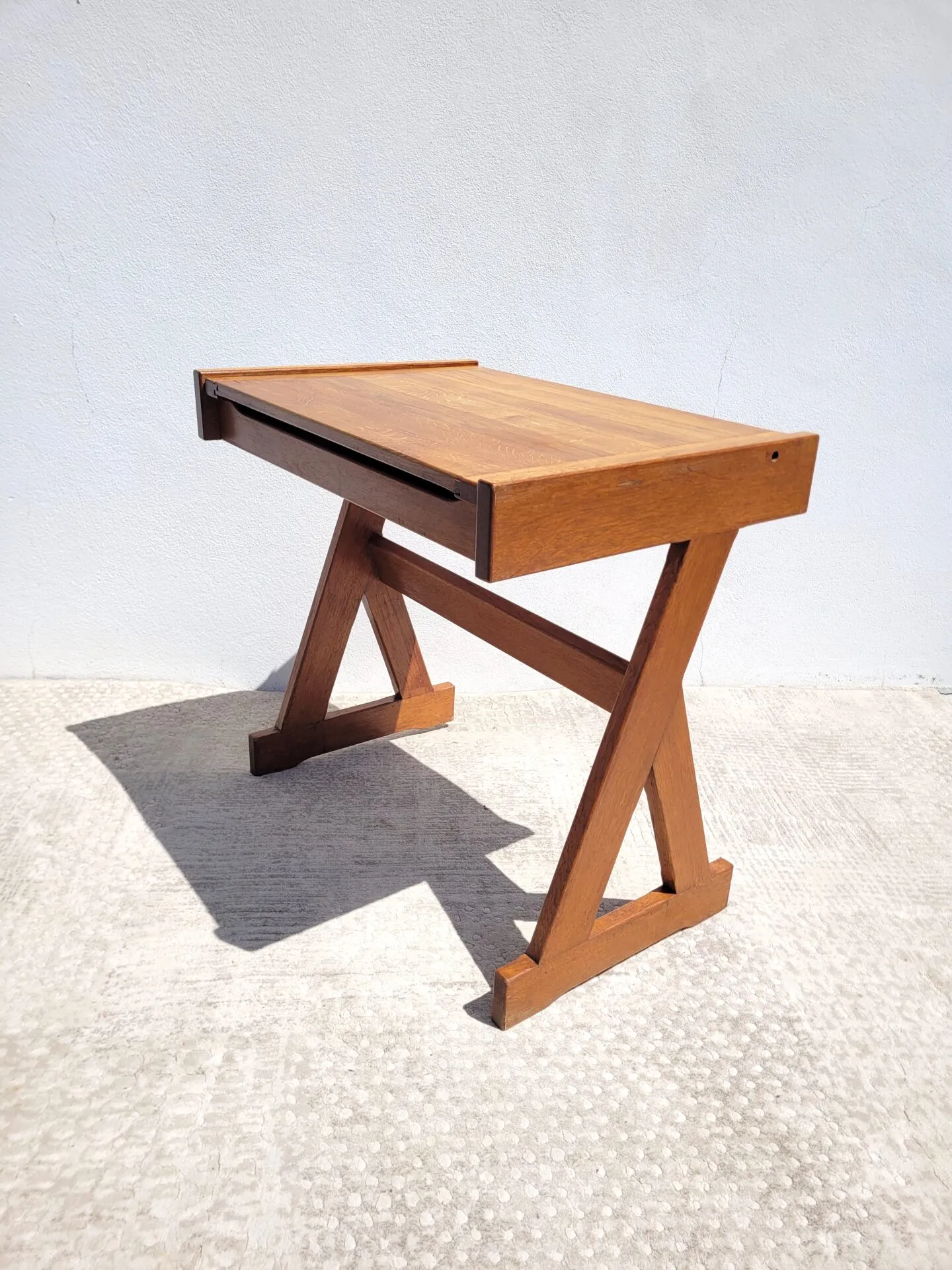 Ancien bureau d’écolier rénové en chêne massif – Image 4