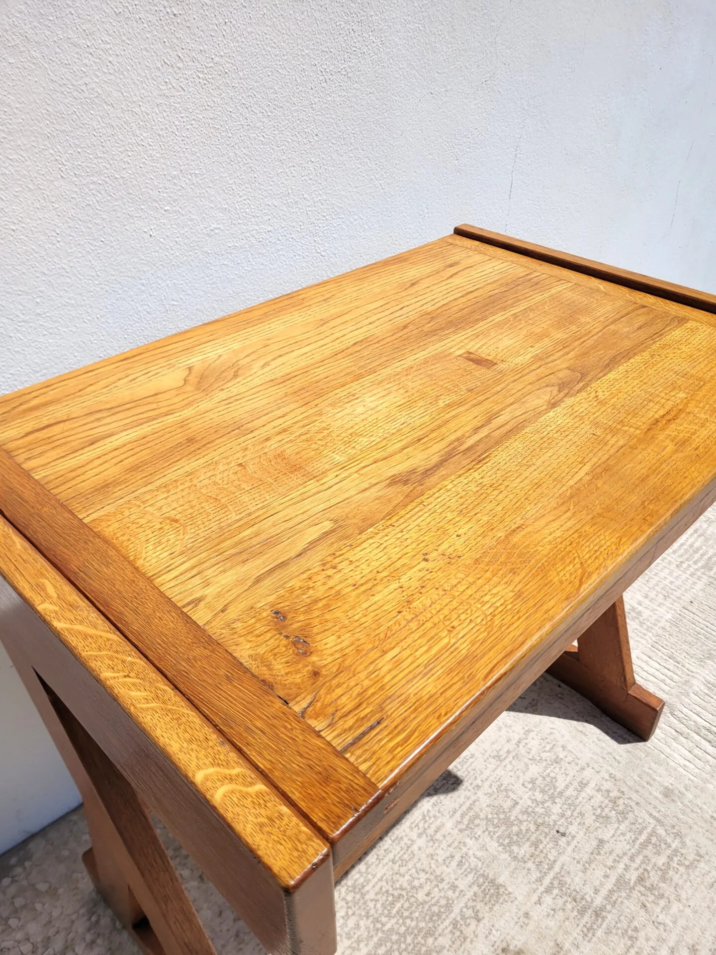 Ancien bureau d’écolier rénové en chêne massif – Image 5