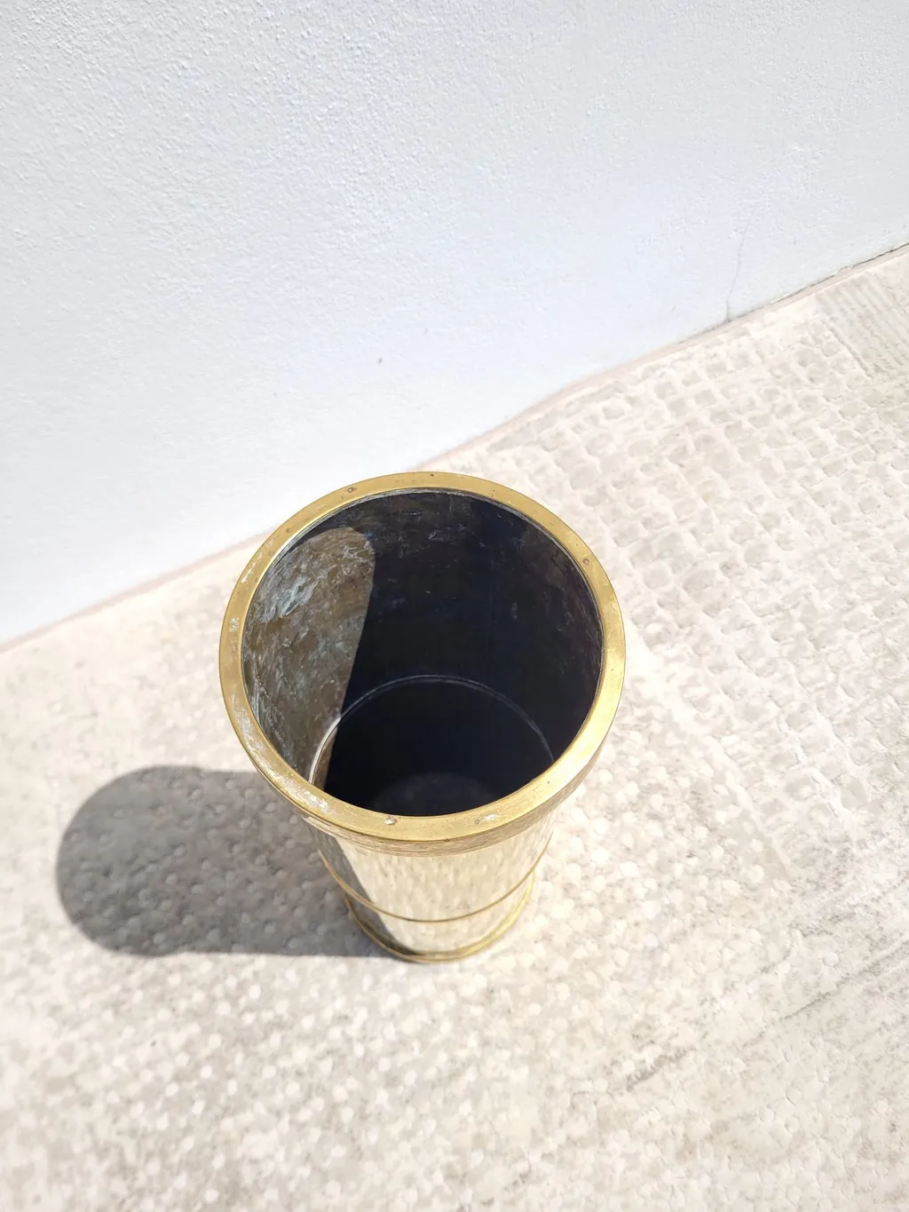 Ancien porte parapluie en laiton doré – Image 3