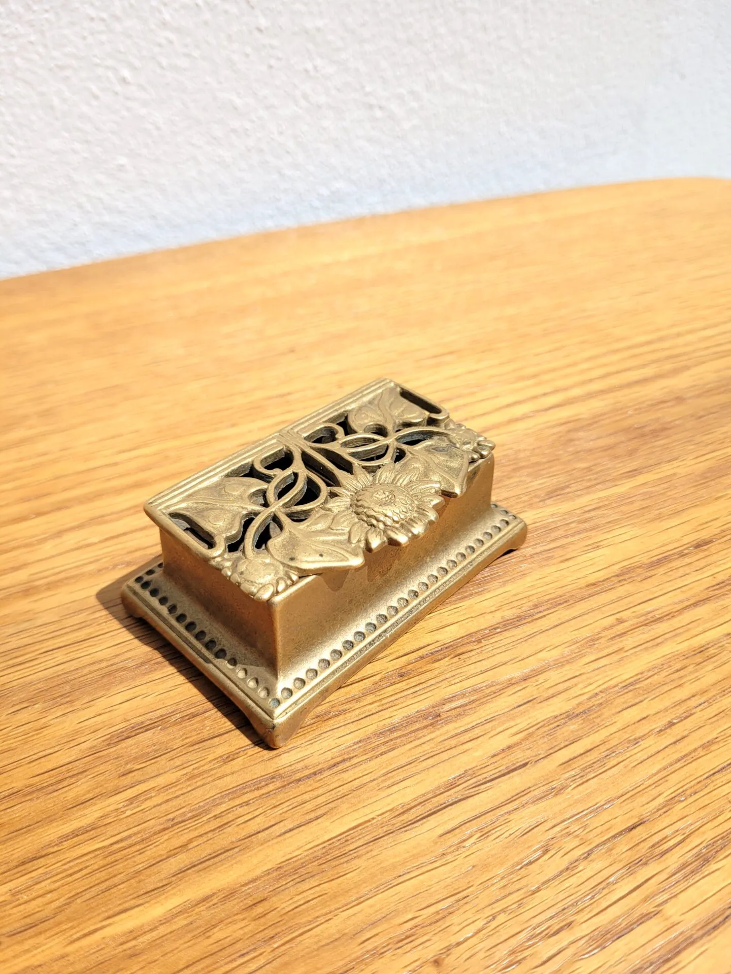 Boite à timbres esprit art nouveau en laiton – Image 2