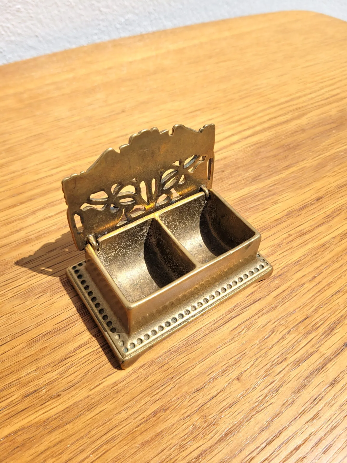 Boite à timbres esprit art nouveau en laiton – Image 4