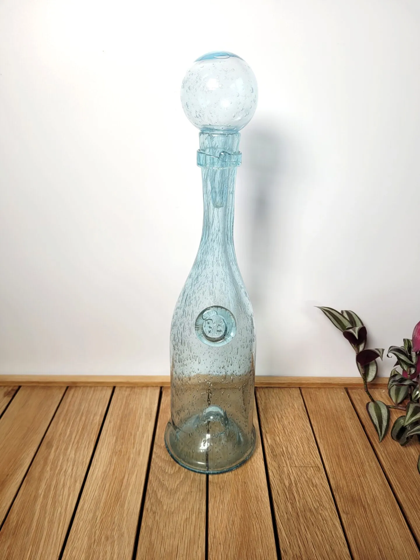 Carafe Biot en verre soufflé bleue – Image 2