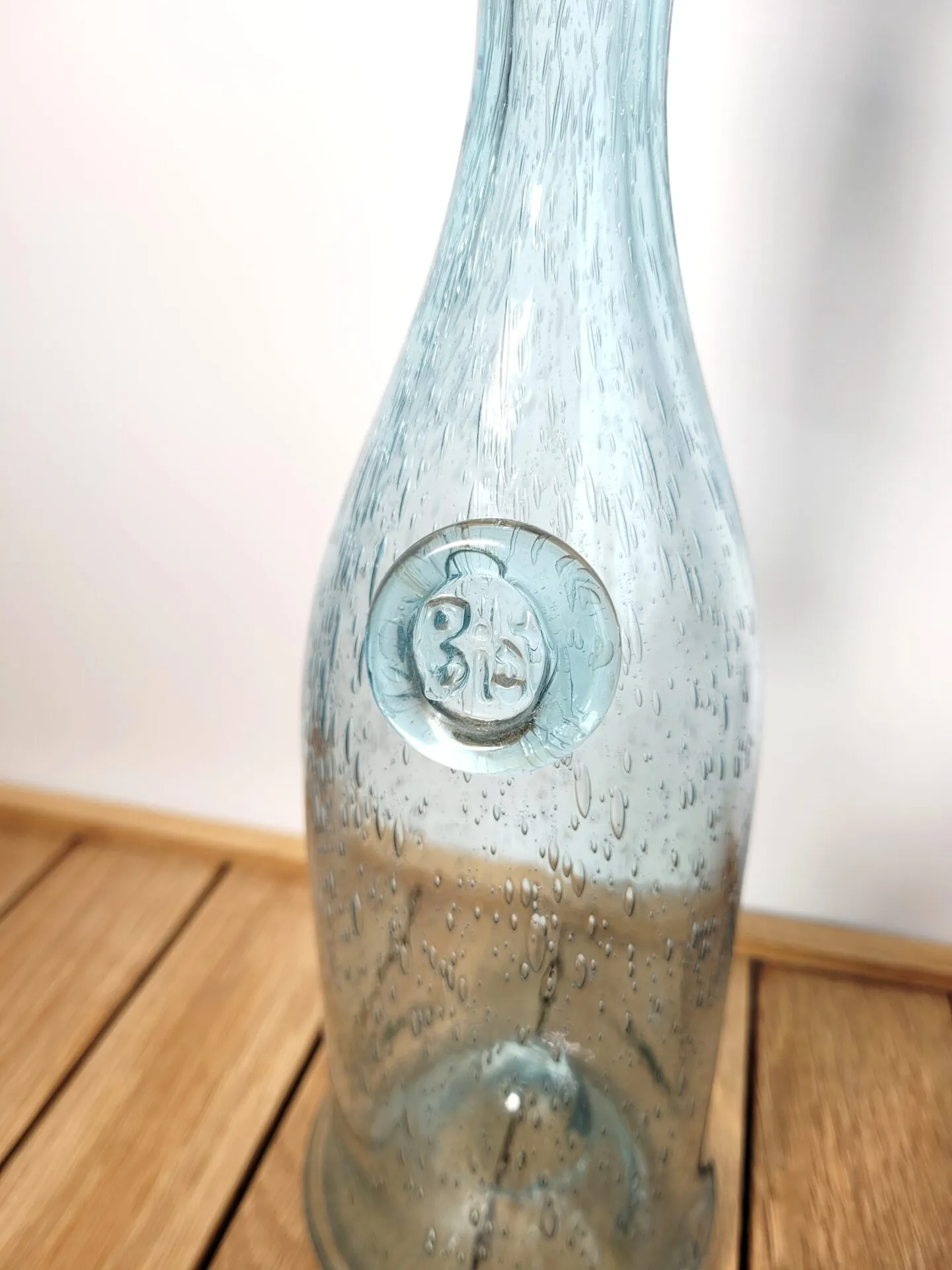 Carafe Biot en verre soufflé bleue – Image 4