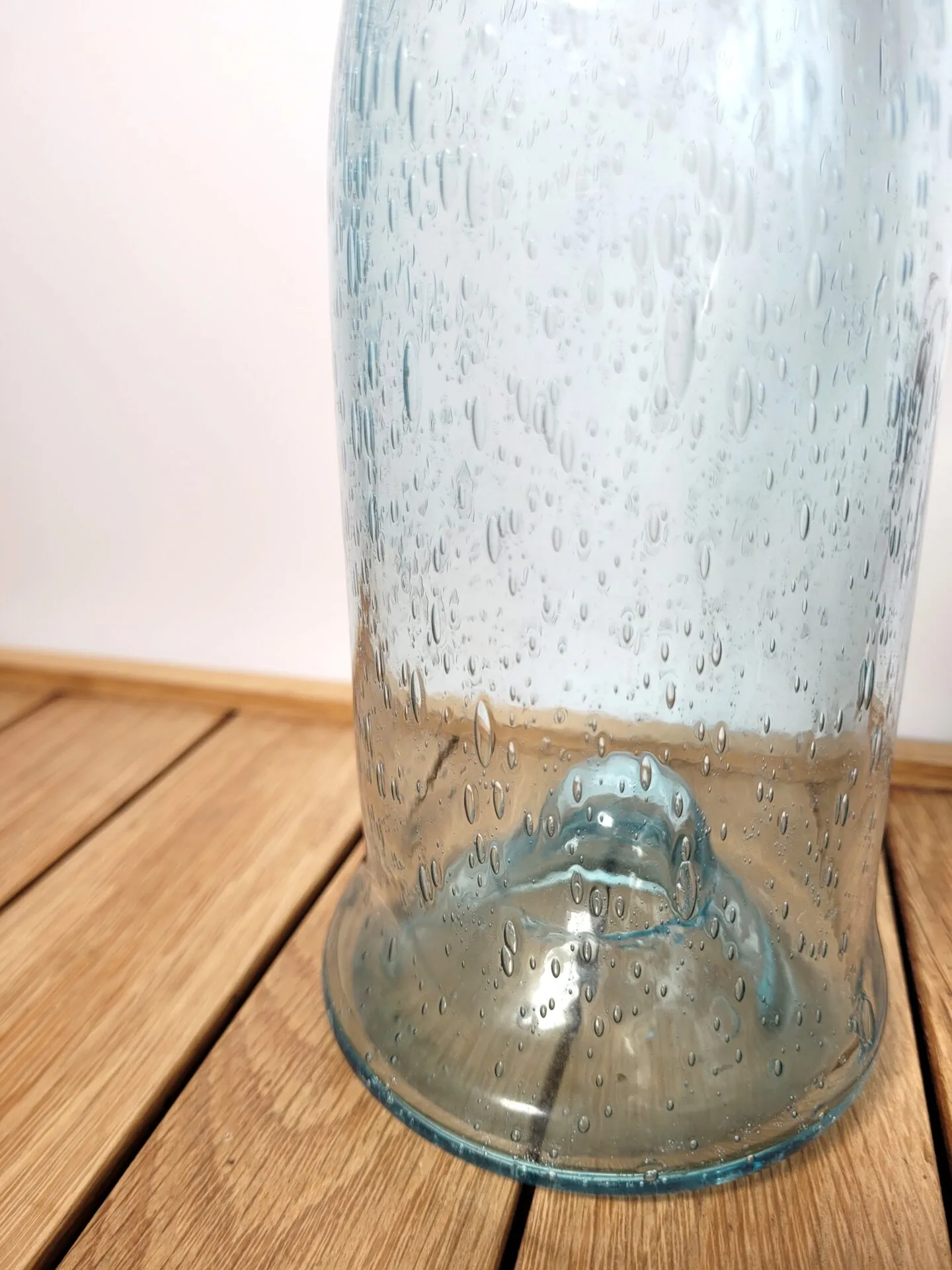 Carafe Biot en verre soufflé bleue – Image 5