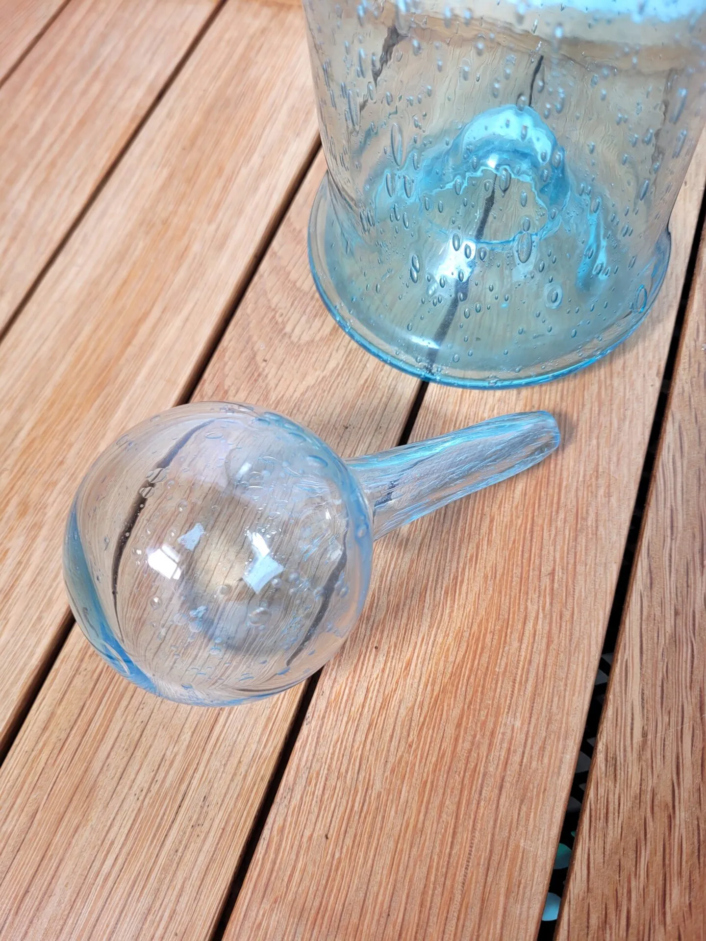 Carafe Biot en verre soufflé bleue – Image 6