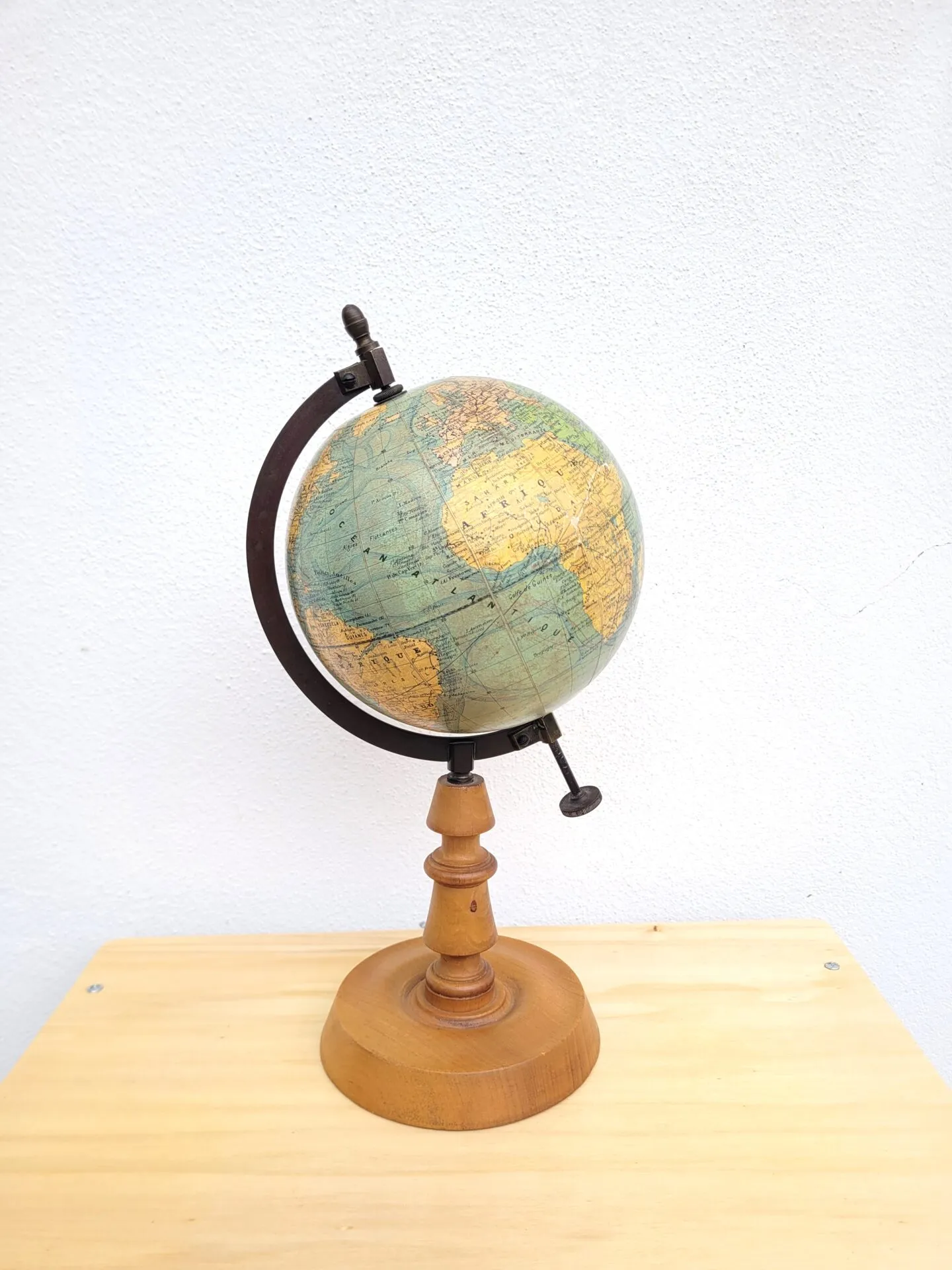 Globe terrestre mappemonde XIX° siècle par J. Forest – Image 2