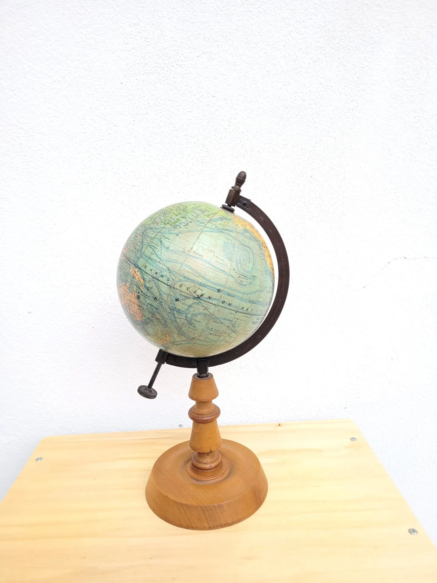 Globe terrestre mappemonde XIX° siècle par J. Forest – Image 3