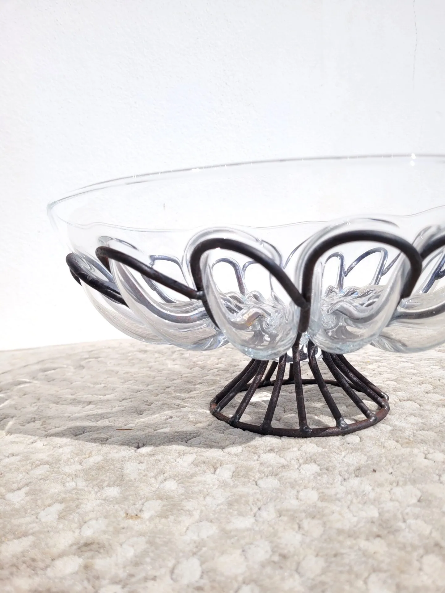 Grande coupe en fer forgé et verre contraint – Image 3