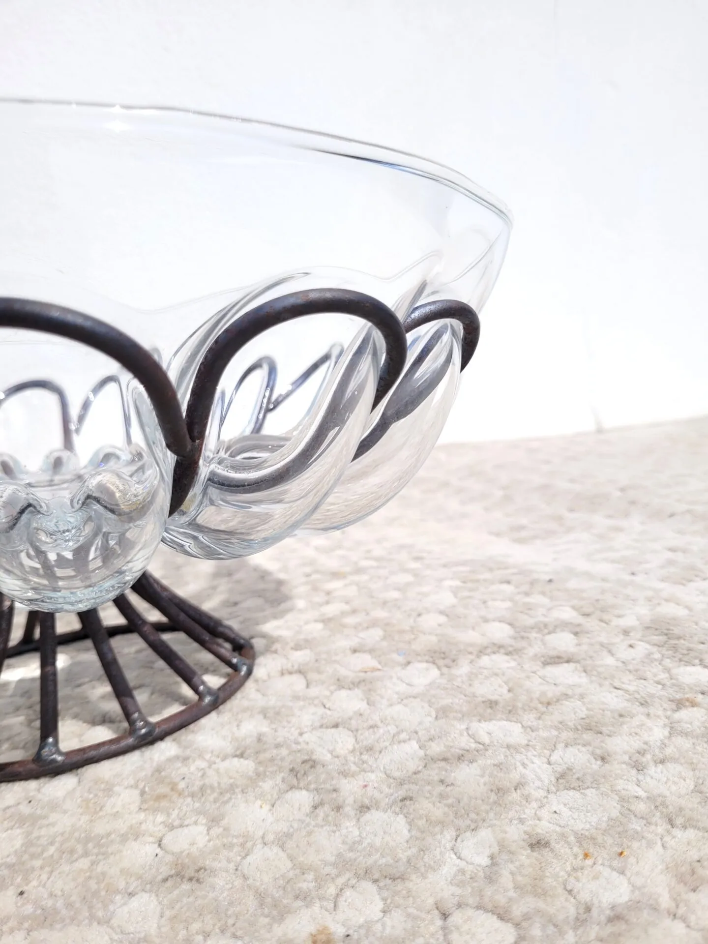 Grande coupe en fer forgé et verre contraint – Image 5