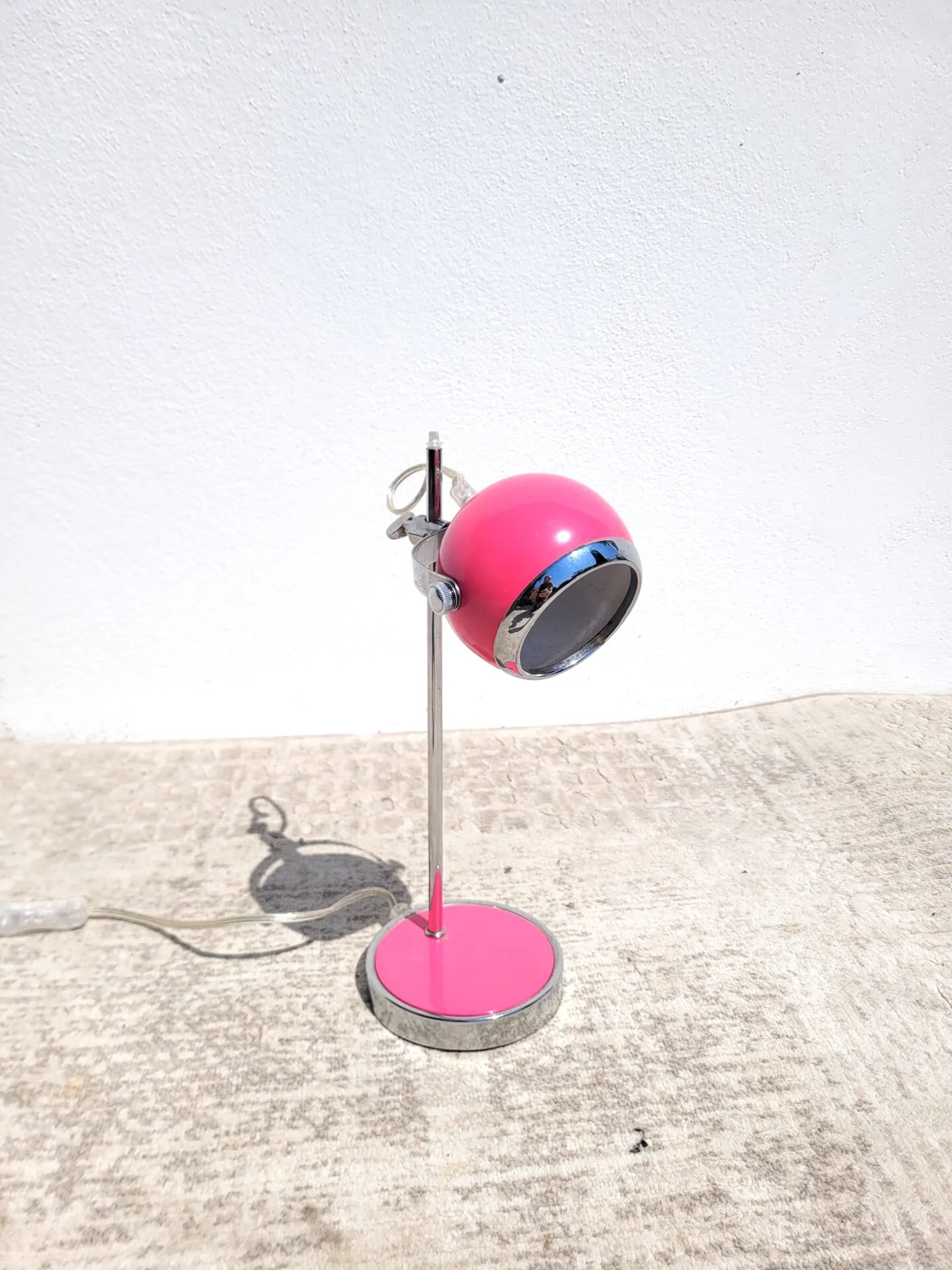 Lampe style eyeball rose et chrome – Image 2