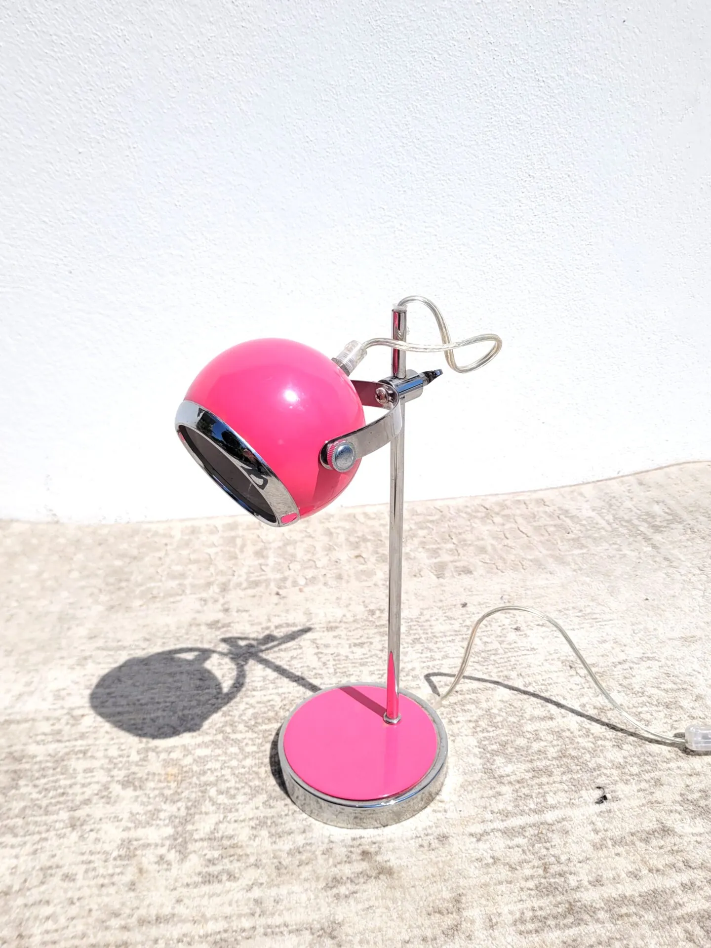 Lampe style eyeball rose et chrome – Image 3