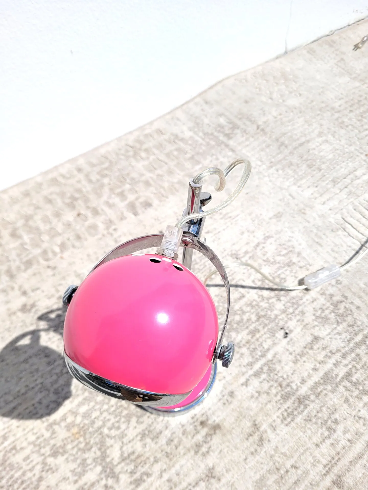 Lampe style eyeball rose et chrome – Image 4