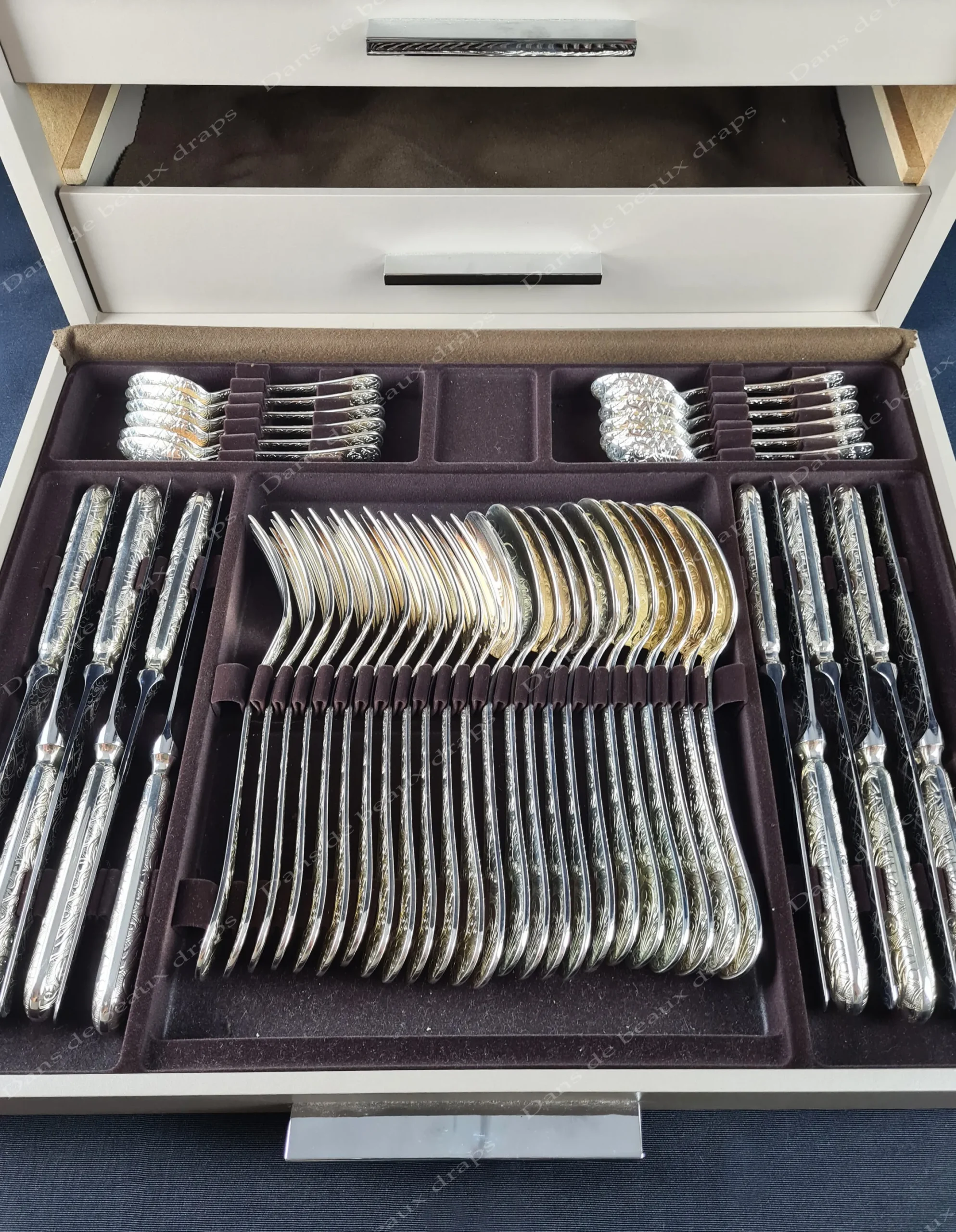 Magnifique ménagère en métal argenté Christofle modèle Jardin d’Eden,140 pièces – Image 3