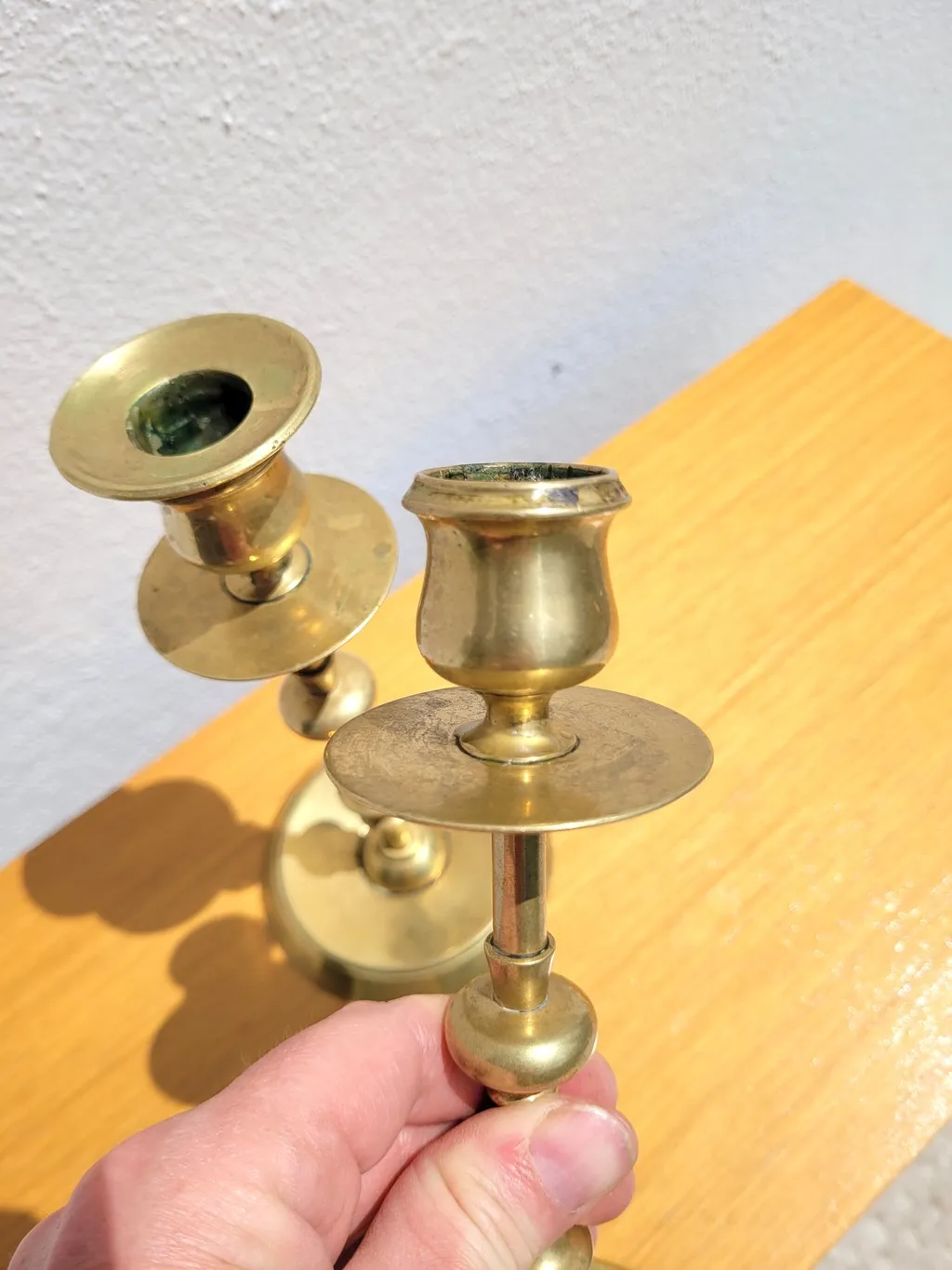 Paire d’anciens bougeoirs dorés – Image 6