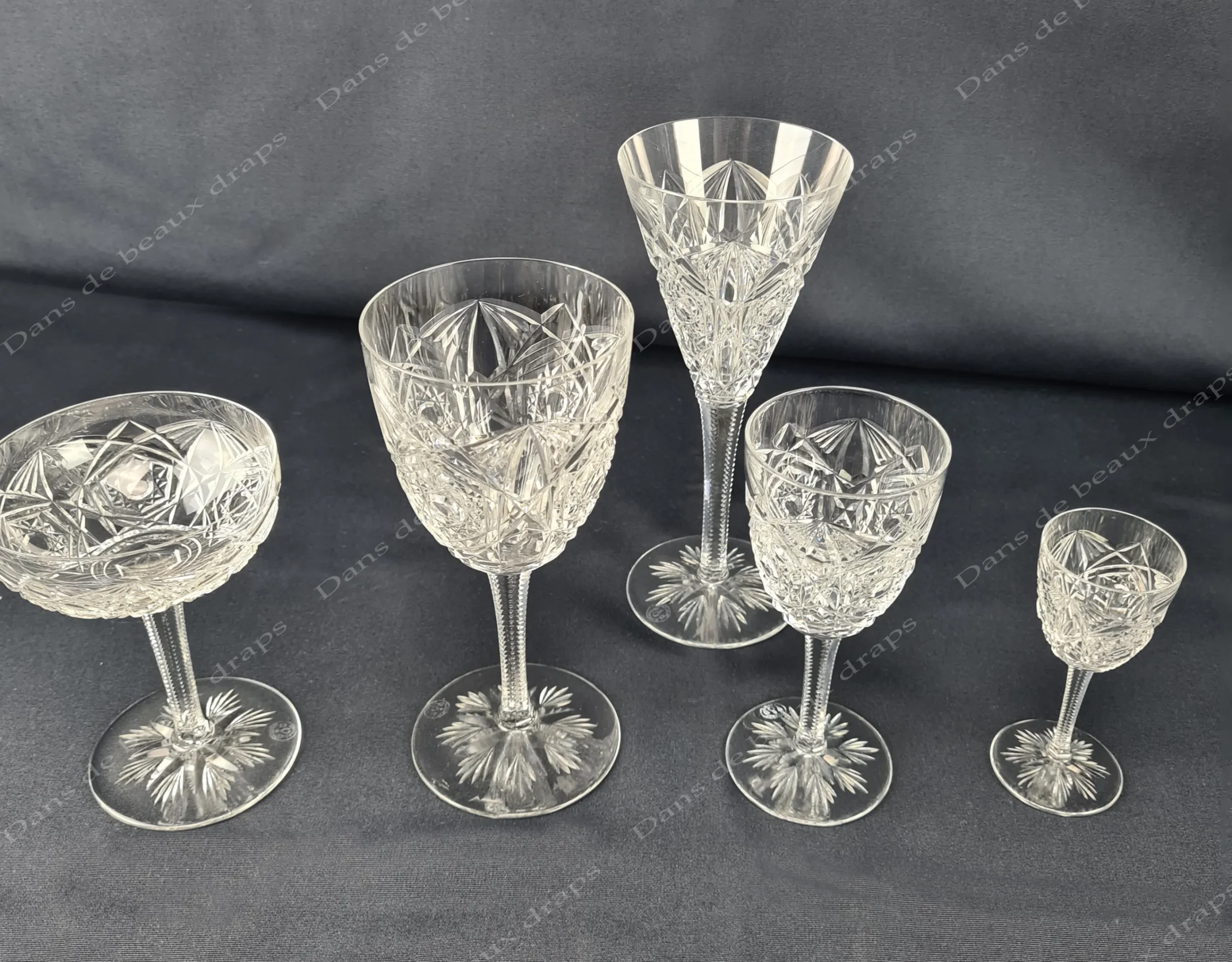 Magnifique service de verres en cristal de Baccarat modèle Lagny, 63 pièces. – Image 2