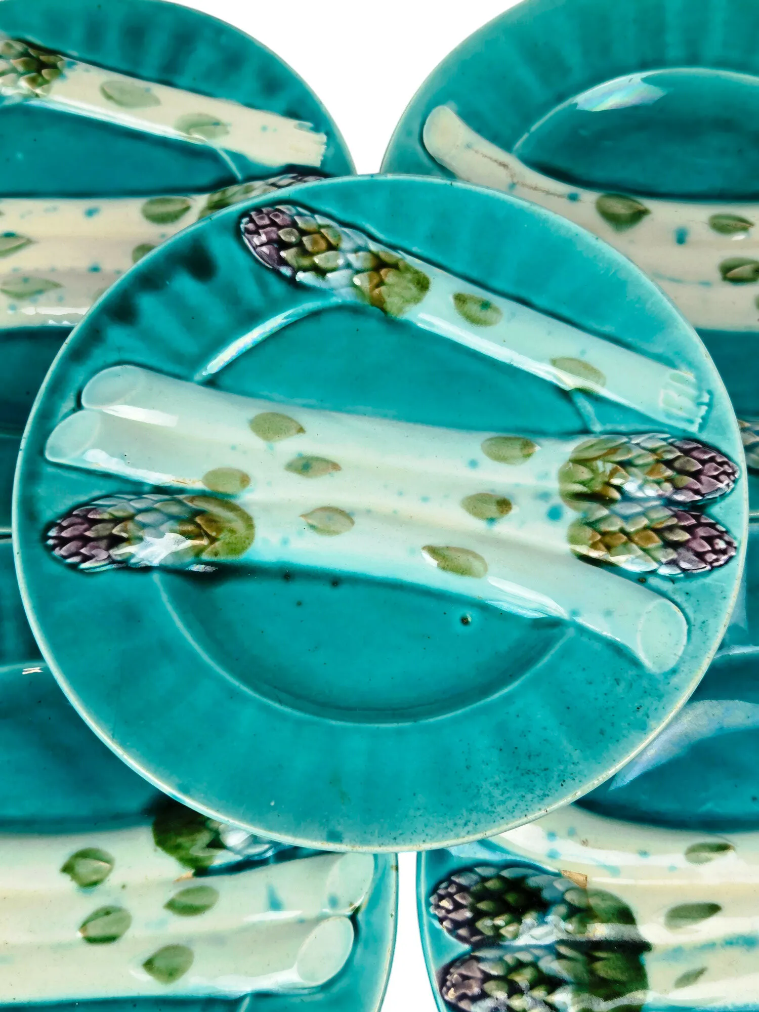 Suite de 8 assiettes à asperges en barbotine de Luneville – Image 3