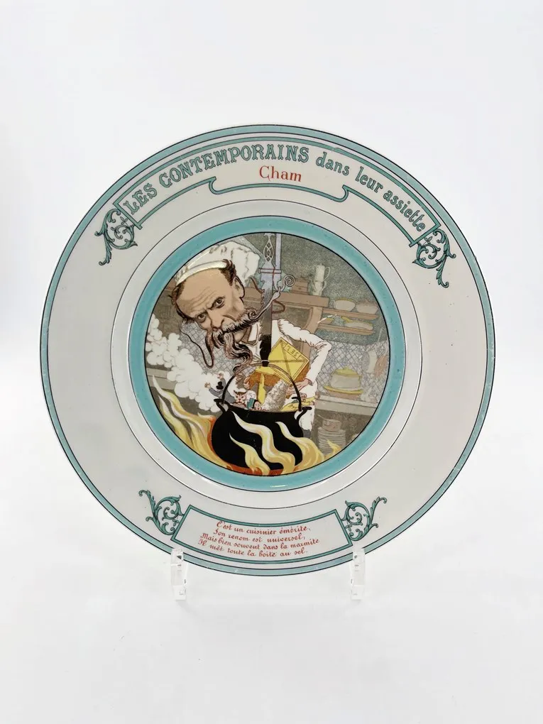 Amusante série de 7 assiettes en faïence de Creil et Montereau, » Les Contemporains dans leur assiette » – Image 3