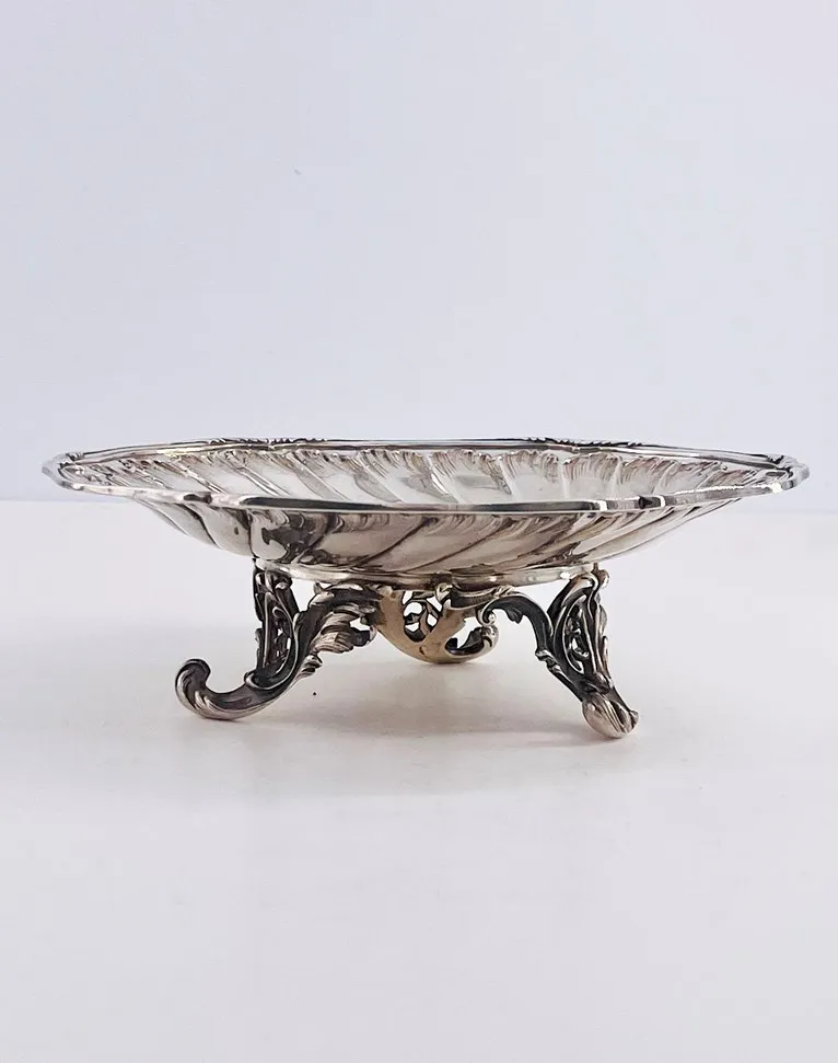 Jolie coupe sur pied en argent massif de style rocaille. – Image 2