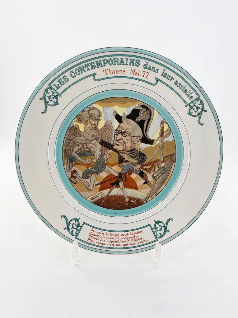 Amusante série de 7 assiettes en faïence de Creil et Montereau, » Les Contemporains dans leur assiette » – Image 7