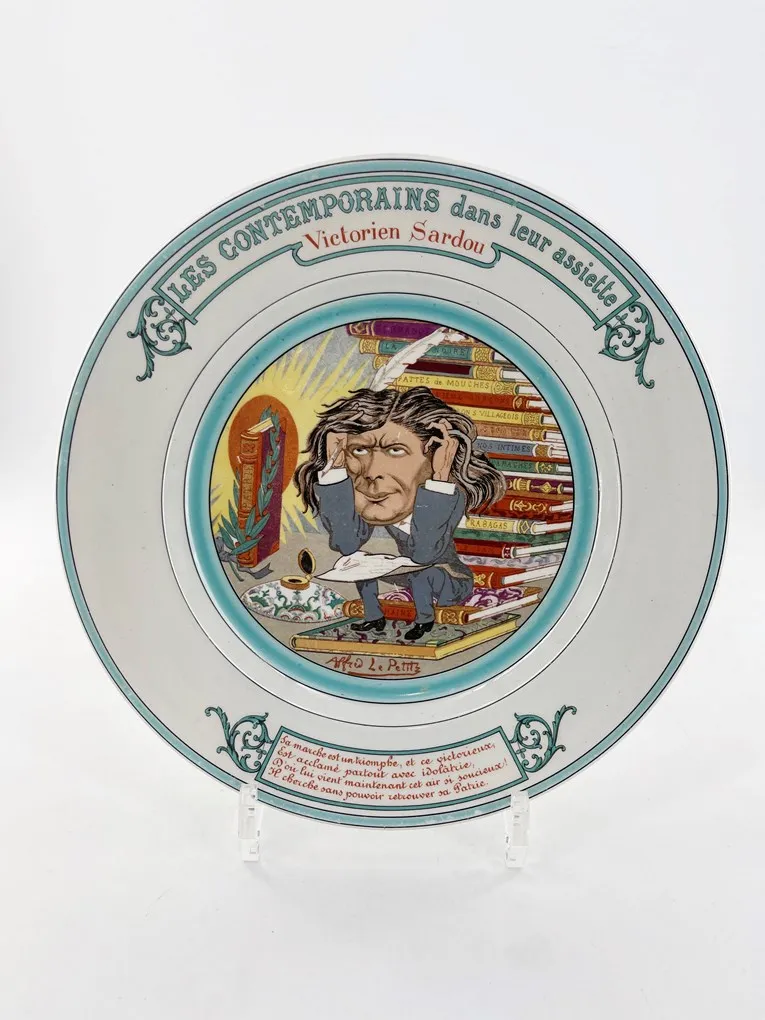 Amusante série de 7 assiettes en faïence de Creil et Montereau, » Les Contemporains dans leur assiette » – Image 8