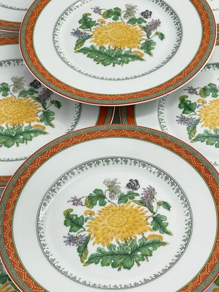 Très bel ensemble de 8 assiettes à gâteaux et plat à cake en porcelaine de Limoges, maison Haviland, modèle Chrysanthème. – Image 3