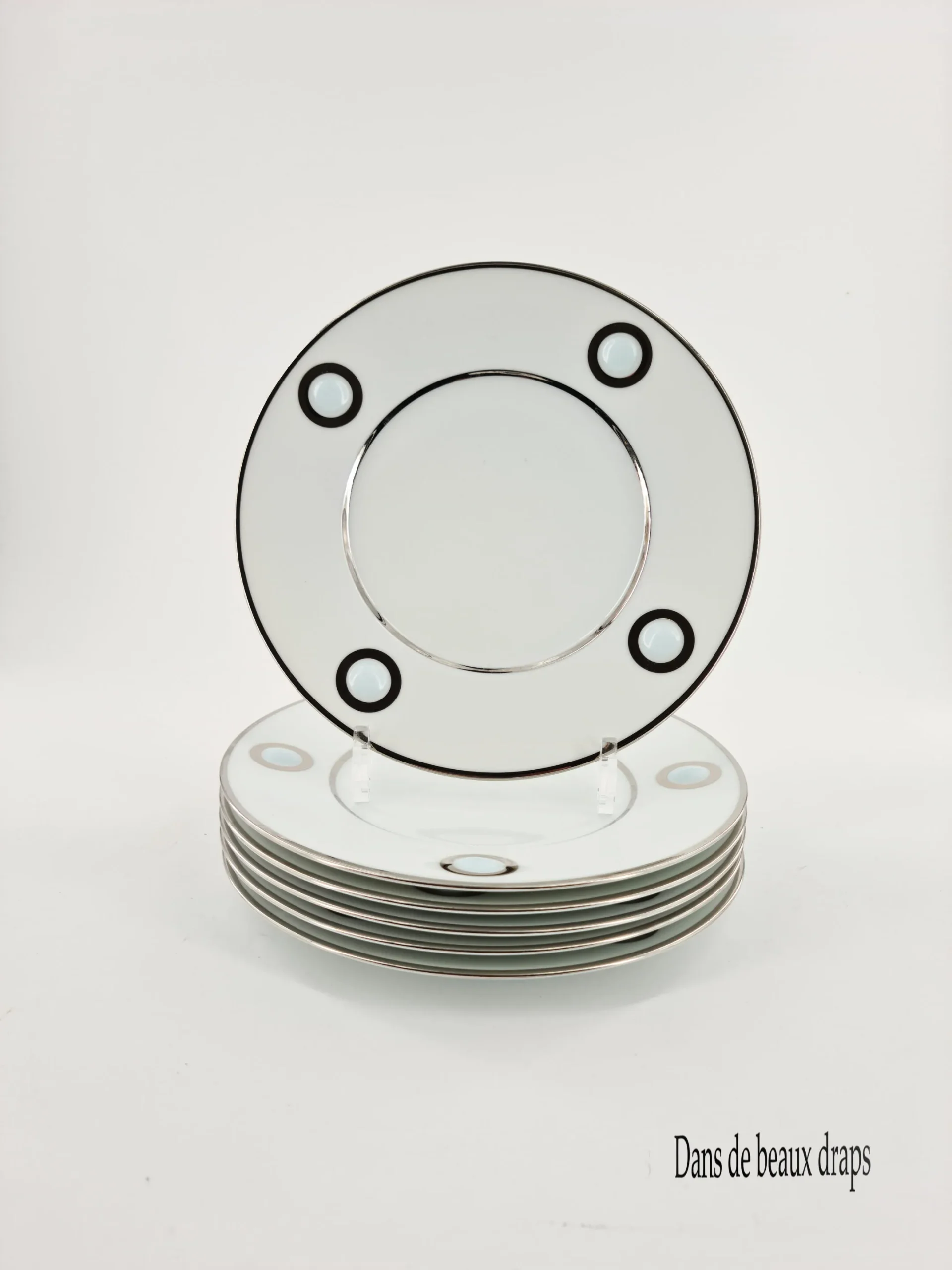 Magnifique suite de 6 assiettes à dessert en porcelaine de Limoges, maison Bernardaud, modèle Ithaque Platine – Image 2