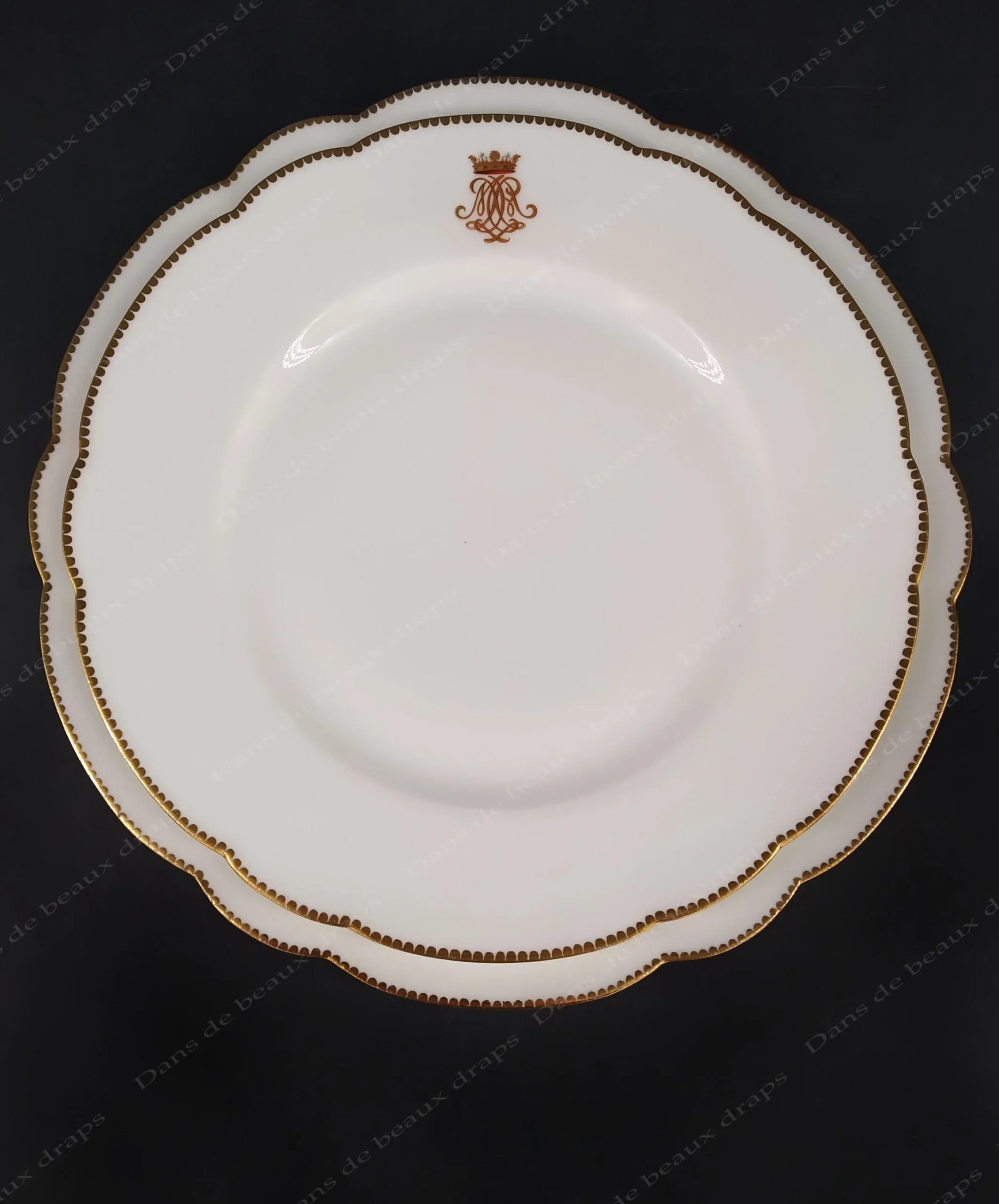 Rare assiette à dessert en porcelaine de Limoges,monogramme sous couronne de marquis. – Image 5