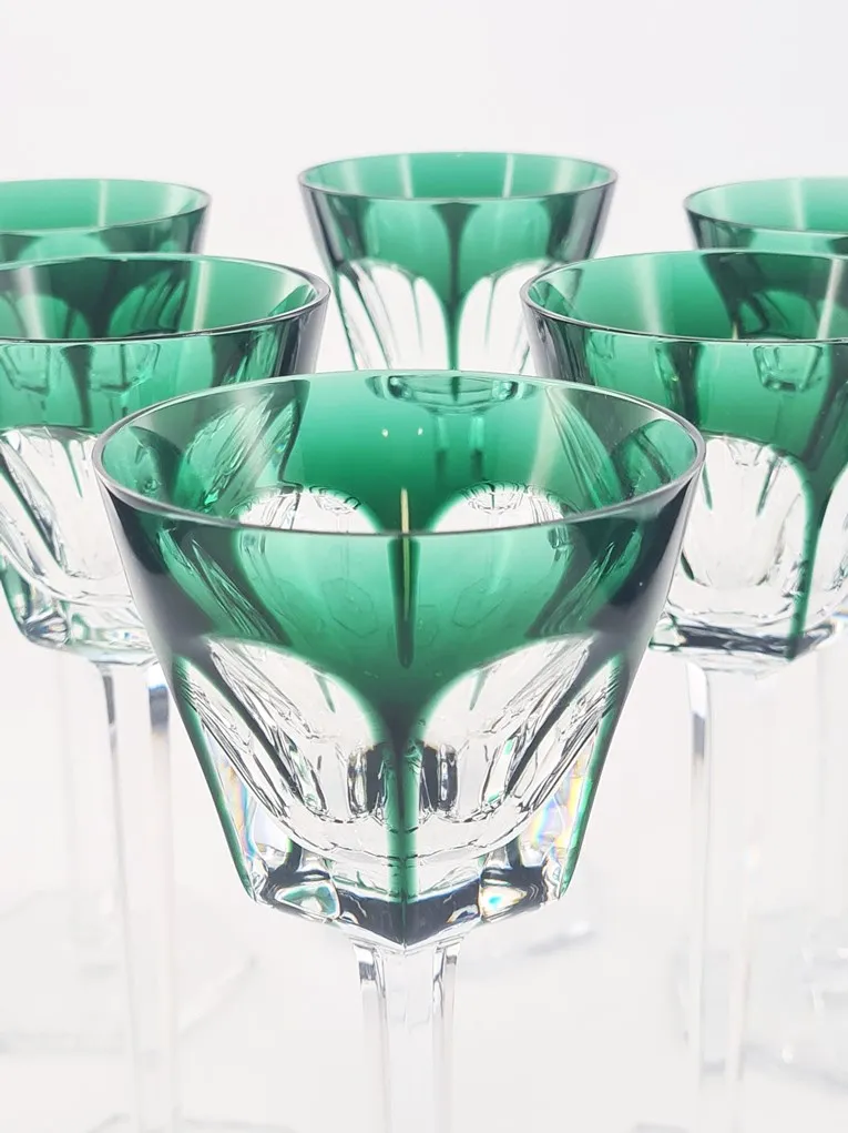 Très belle suite de 6 verres à vin blanc en cristal de Baccarat, modèle Harcourt, doublés verts – Image 2