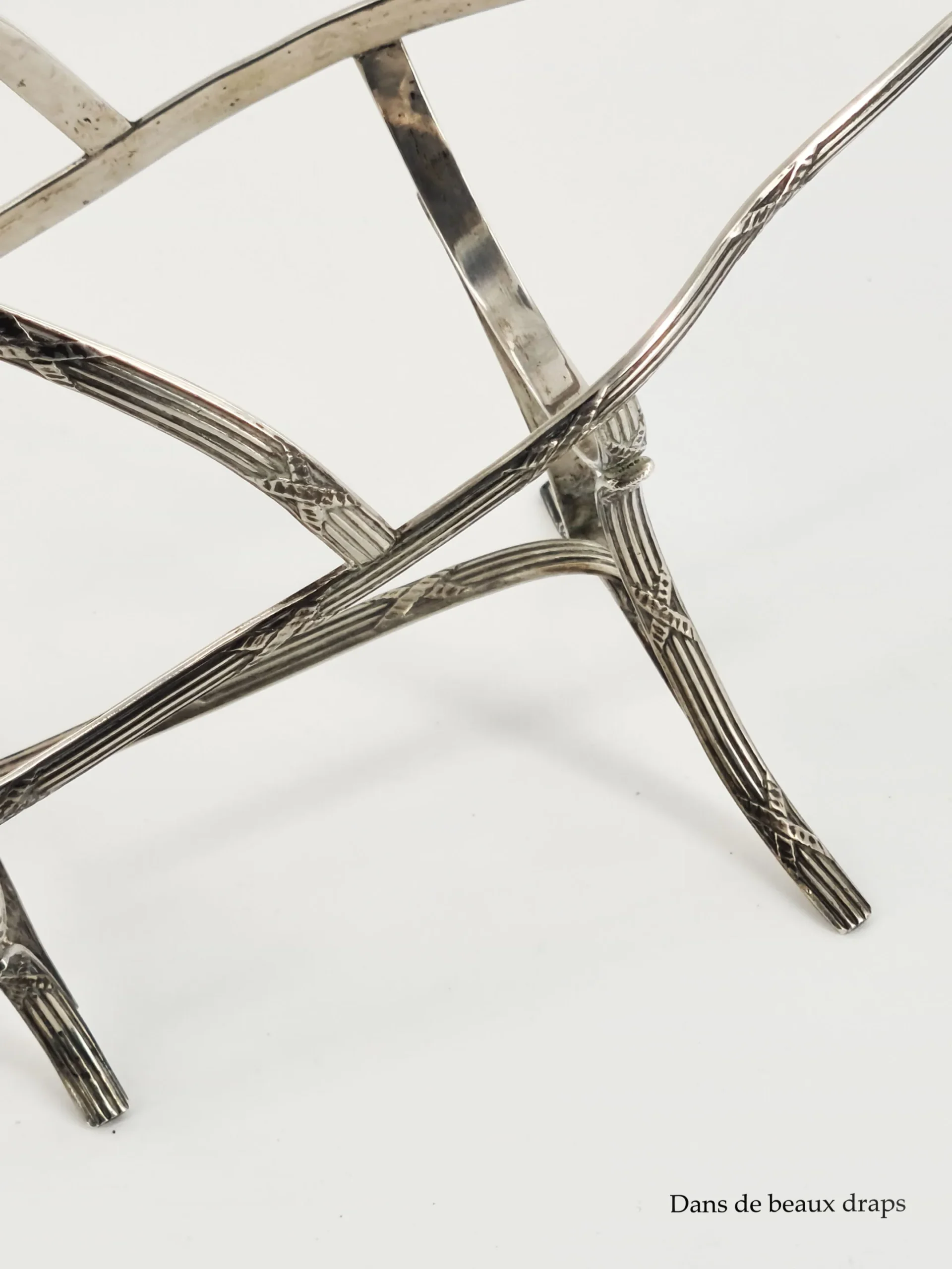 Rare porte-bouteille en argent , à décor de rubans croisés – Image 5