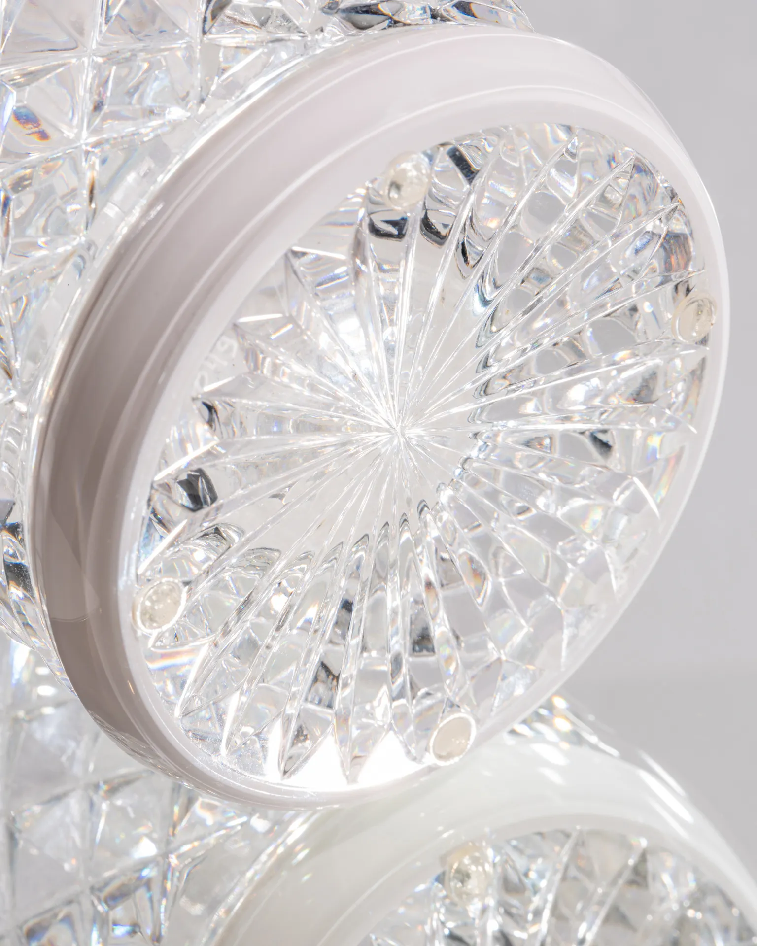 Rare vase en cristal doublé blanc, modèle Tommyssimo, cristalleries de Saint Louis – Image 4