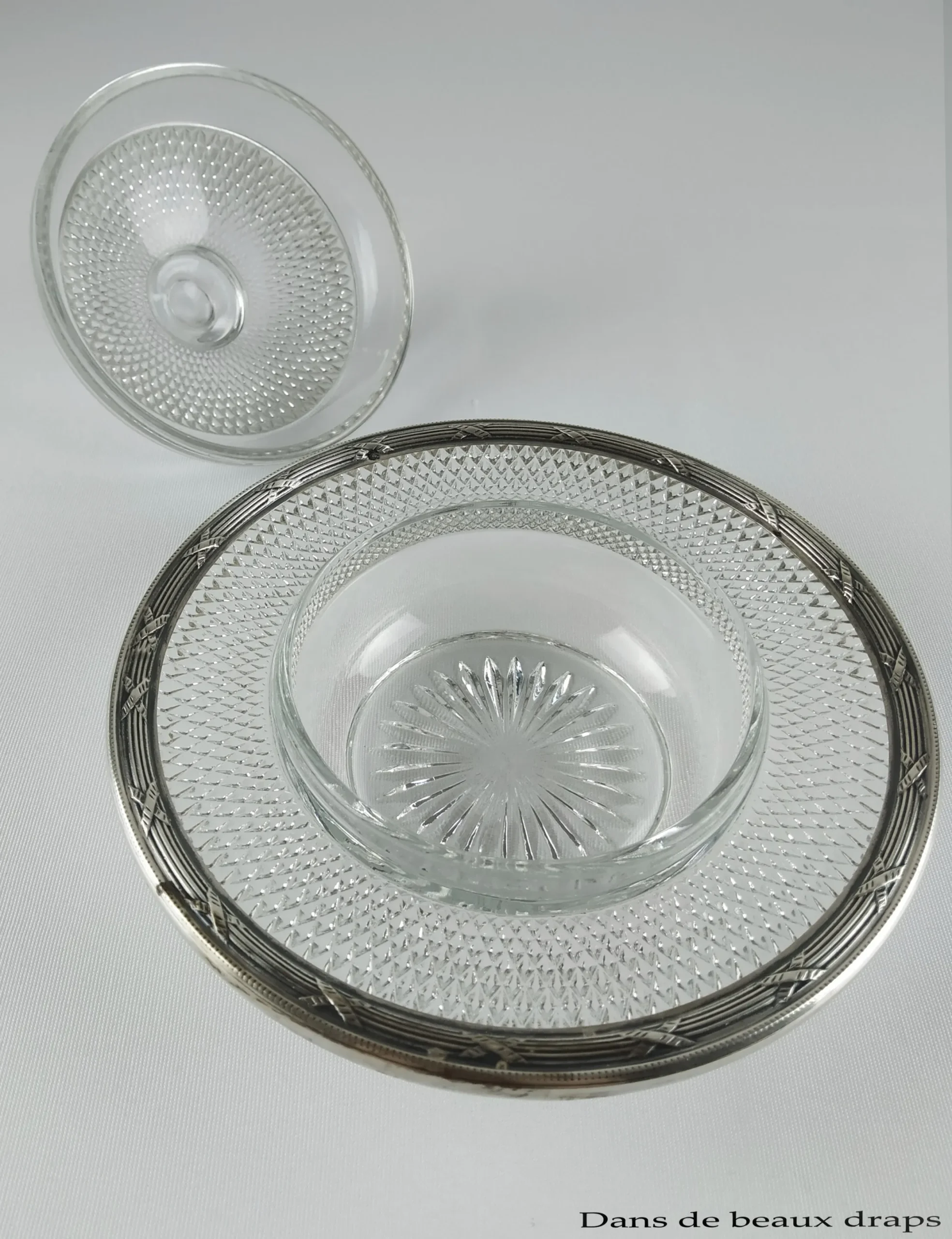 Beau beurrier couvert rond en cristal et argent. – Image 2