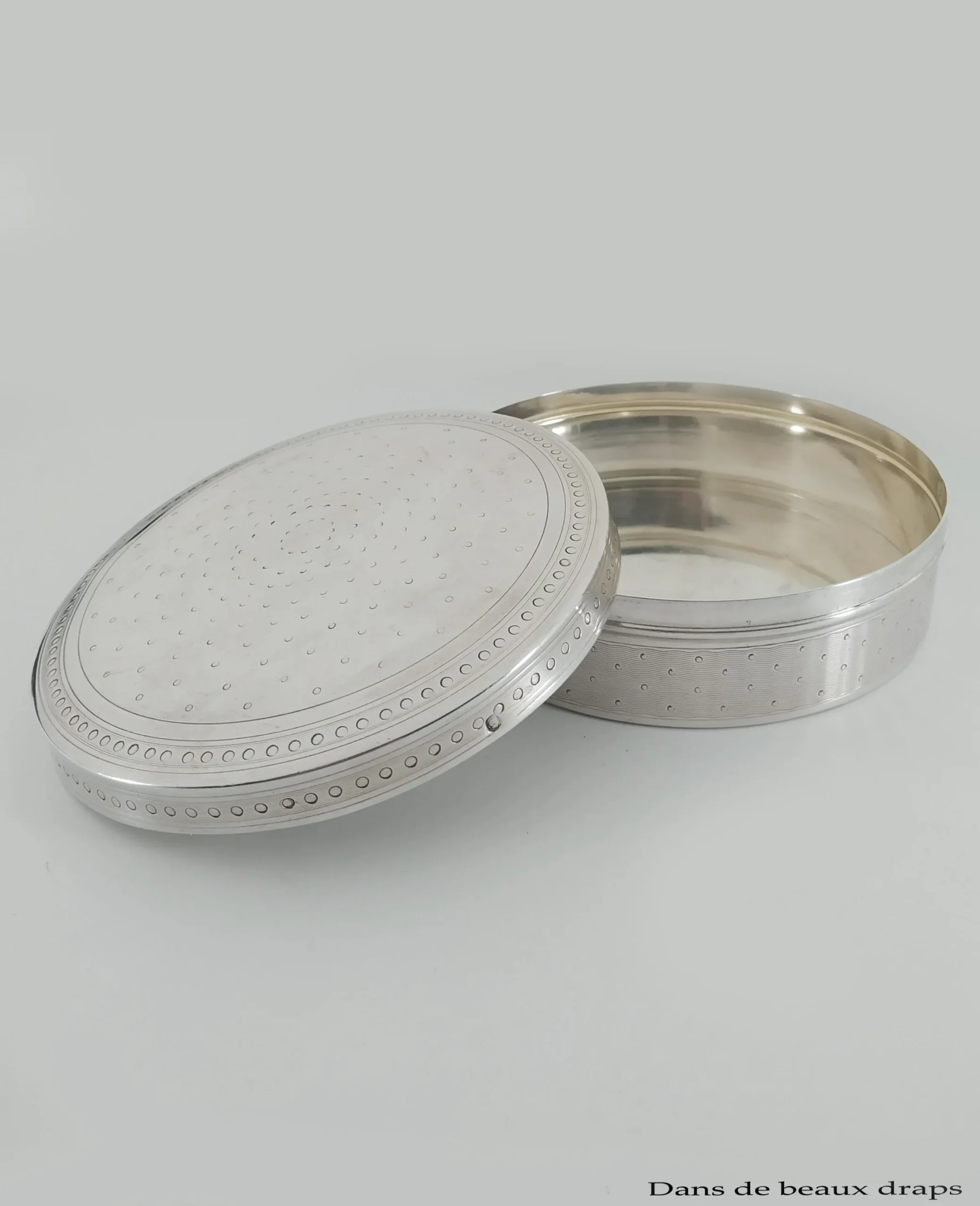 Jolie boite en argent à décor de perles – Image 4