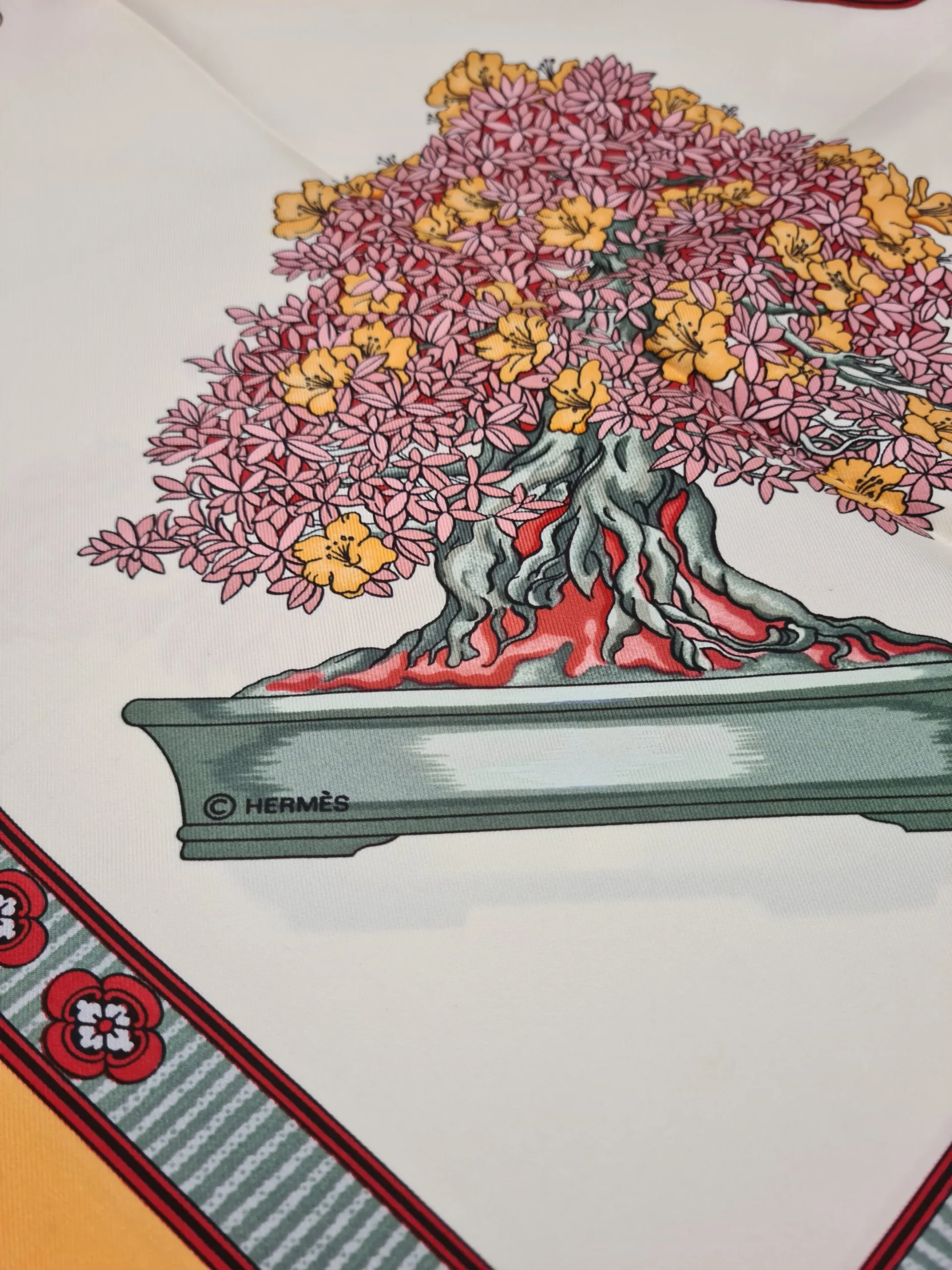 Foulard Hermès « Les beaux jours des Bonsaïs » (Catherine Baschet) 1991. – Image 3