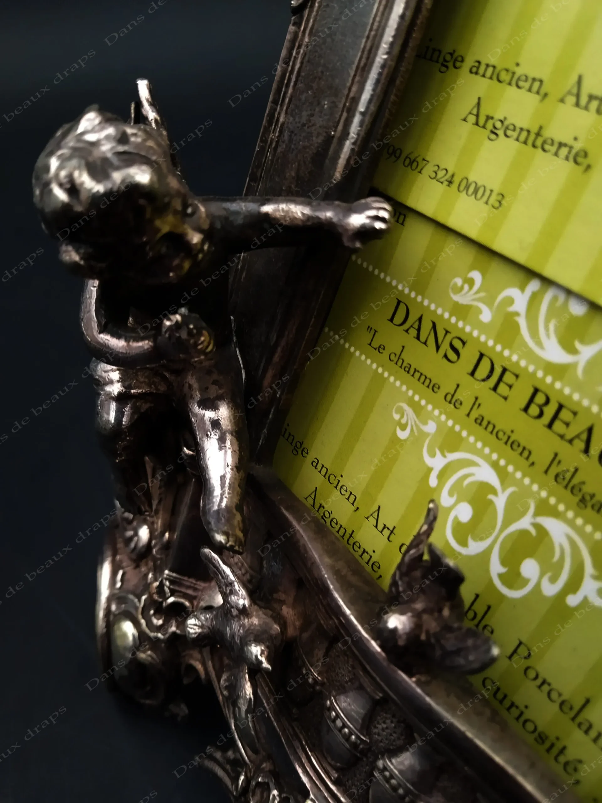 Joli cadre à photo en bronze argenté,fin XIXème. – Image 4