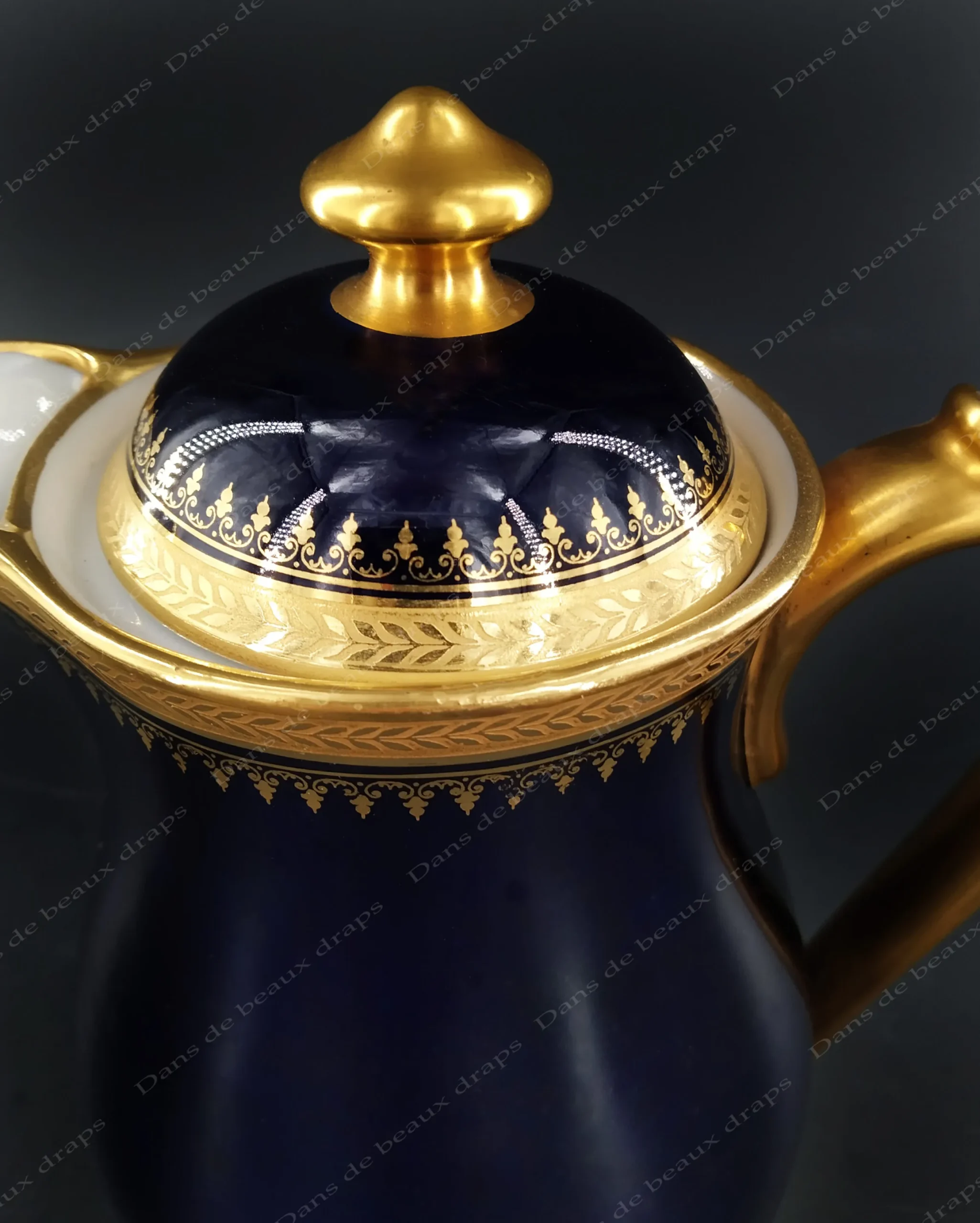 Cafetière en porcelaine bleu de four et or,maison Pallas ,Limoges. – Image 2