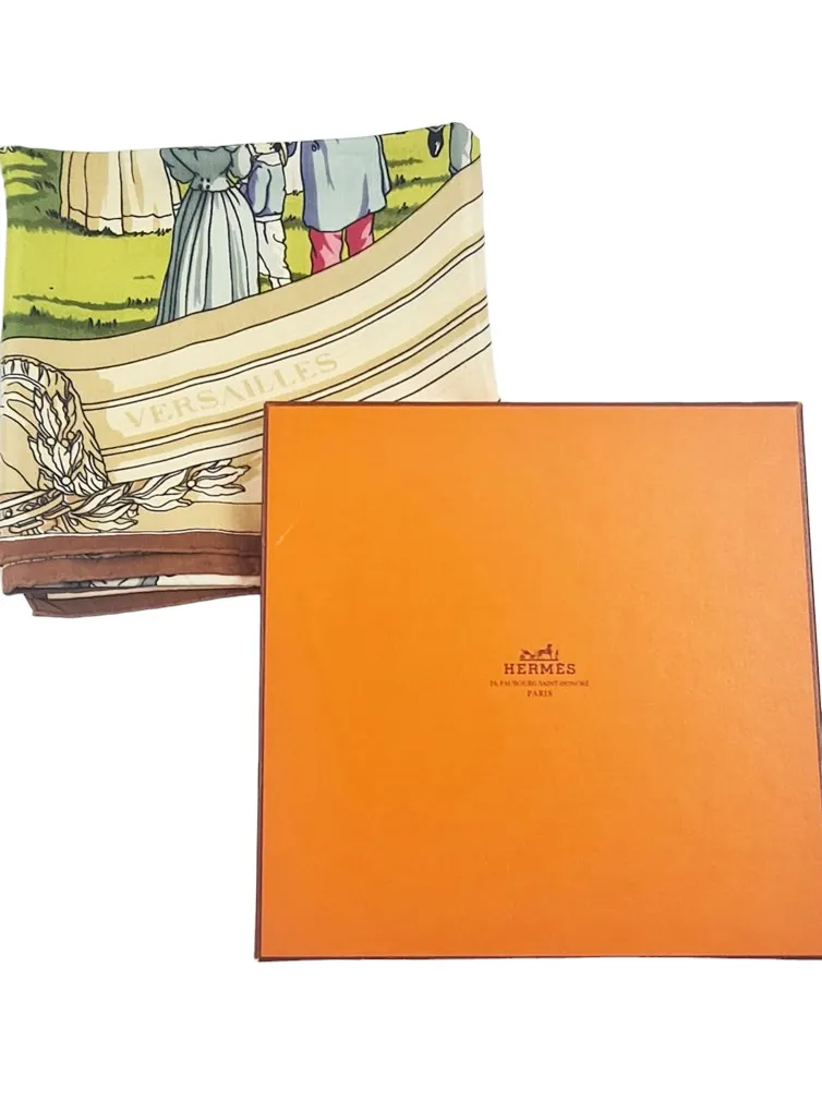Rare foulard Hermès modèle » Promenade à Versailles », design Hugo Grygkar, 1953 – Image 6