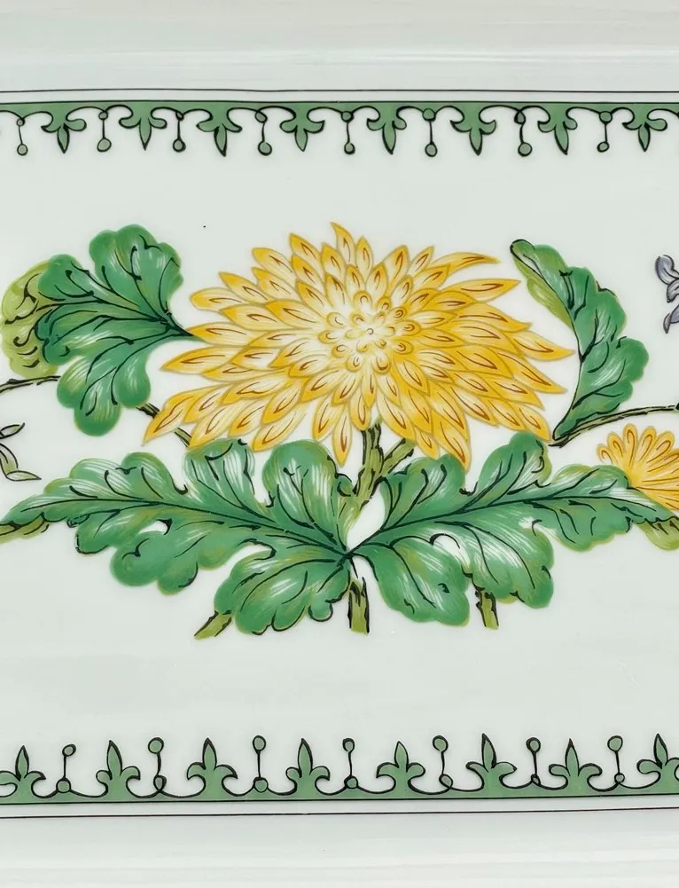 Très bel ensemble de 8 assiettes à gâteaux et plat à cake en porcelaine de Limoges, maison Haviland, modèle Chrysanthème. – Image 6
