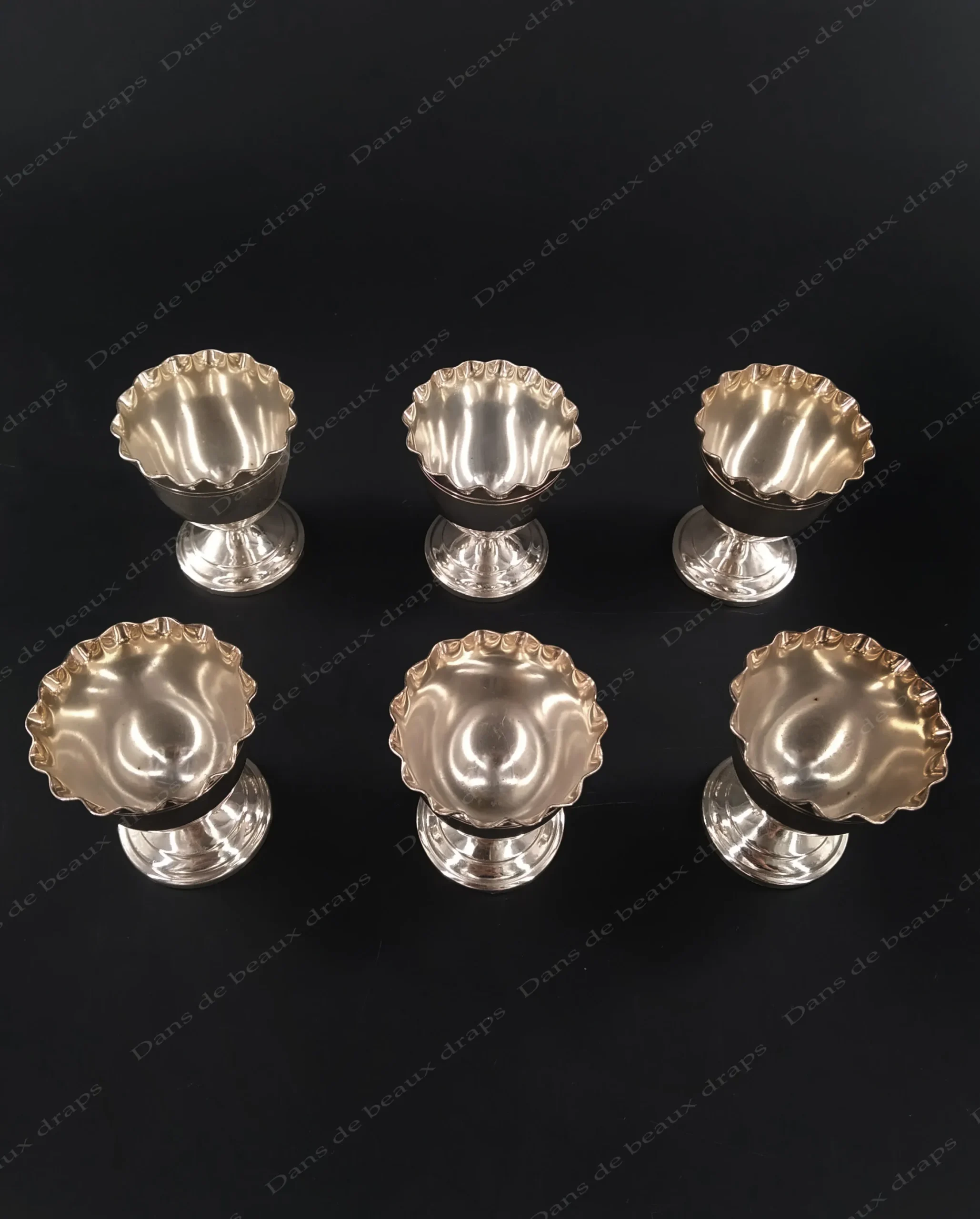 Présentoir à œufs en métal argenté et ses cuillères ,Angleterre. – Image 2