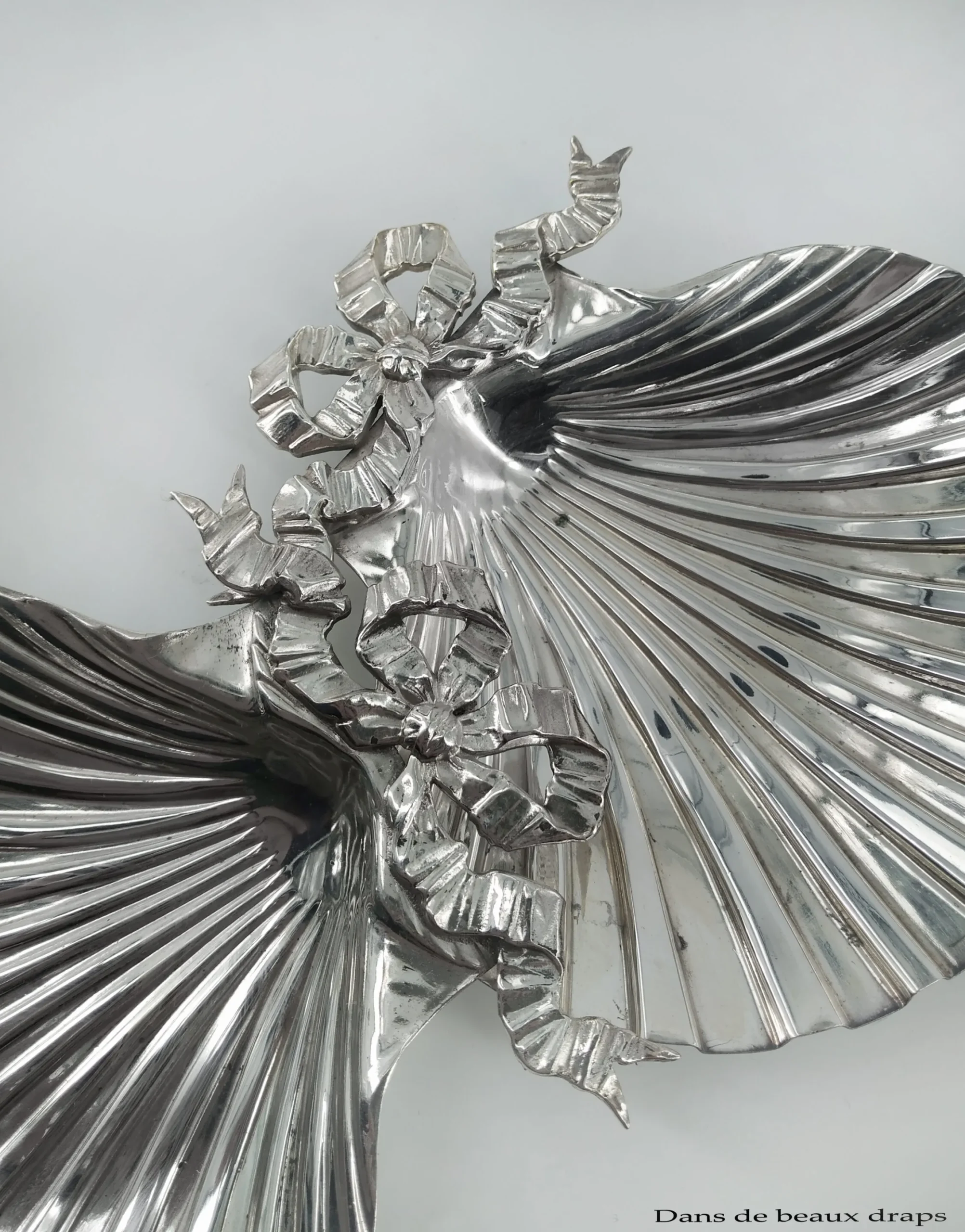 Suite de 4 coupelles à décor de coquilles en métal argenté – Image 3