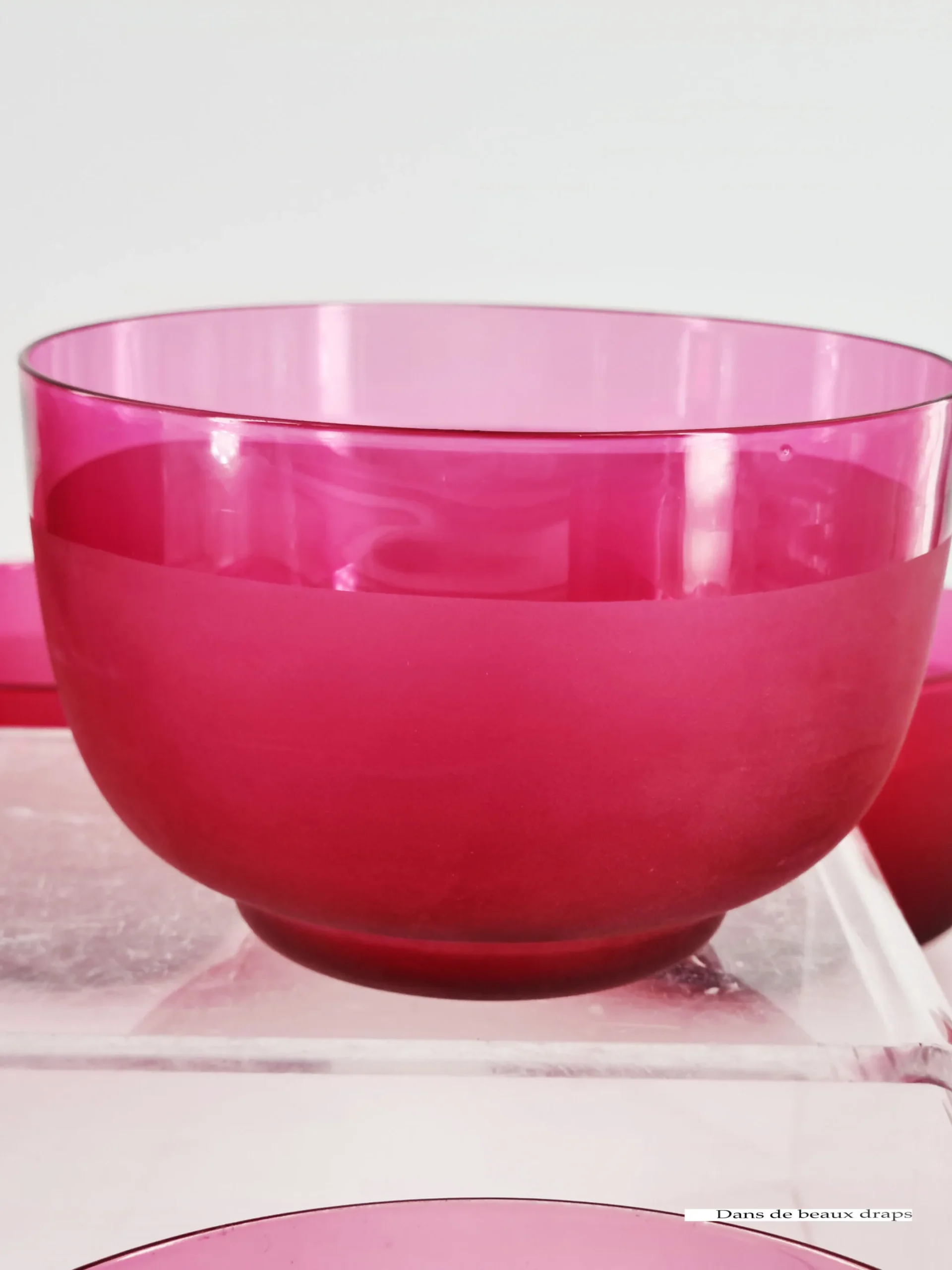 Ravissante suite de 10 coupelles en cristal rose fushia – Image 4