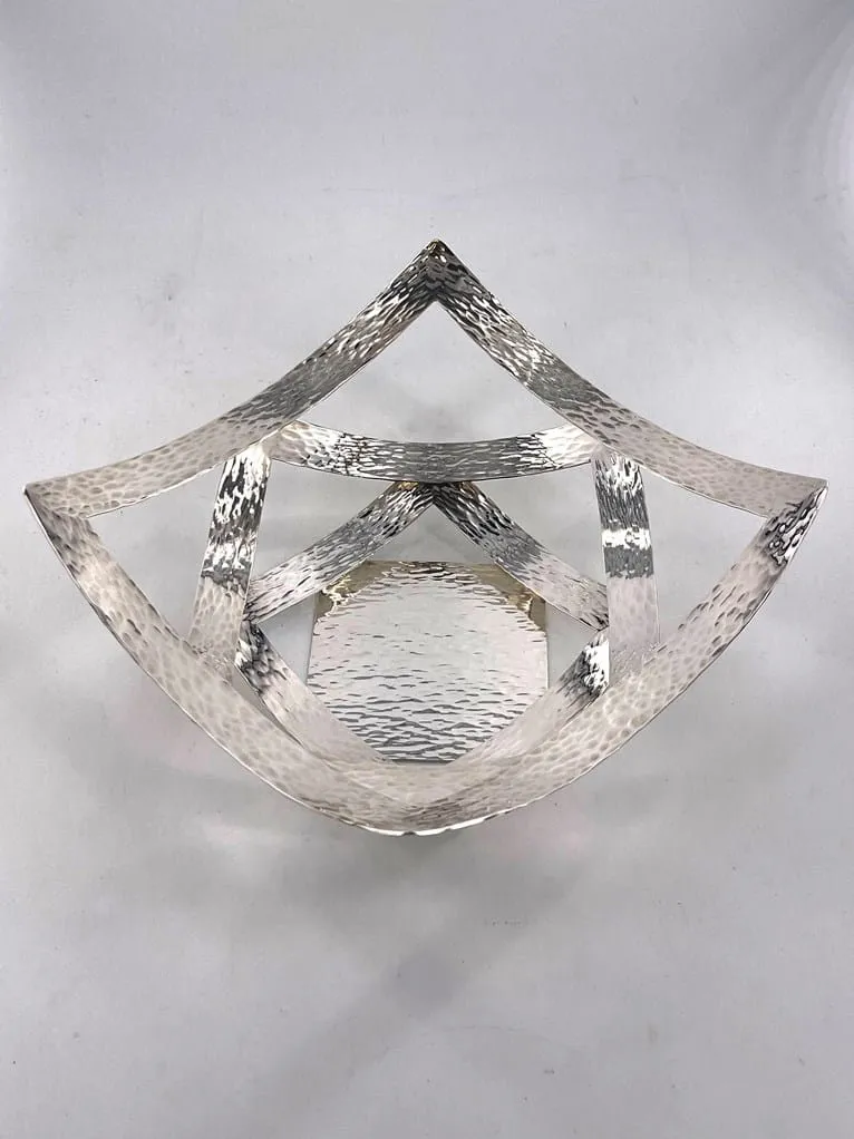 Belle coupe à fruit ou corbeille en métal argenté martelé, orfèvre Meurgey, Paris – Image 2