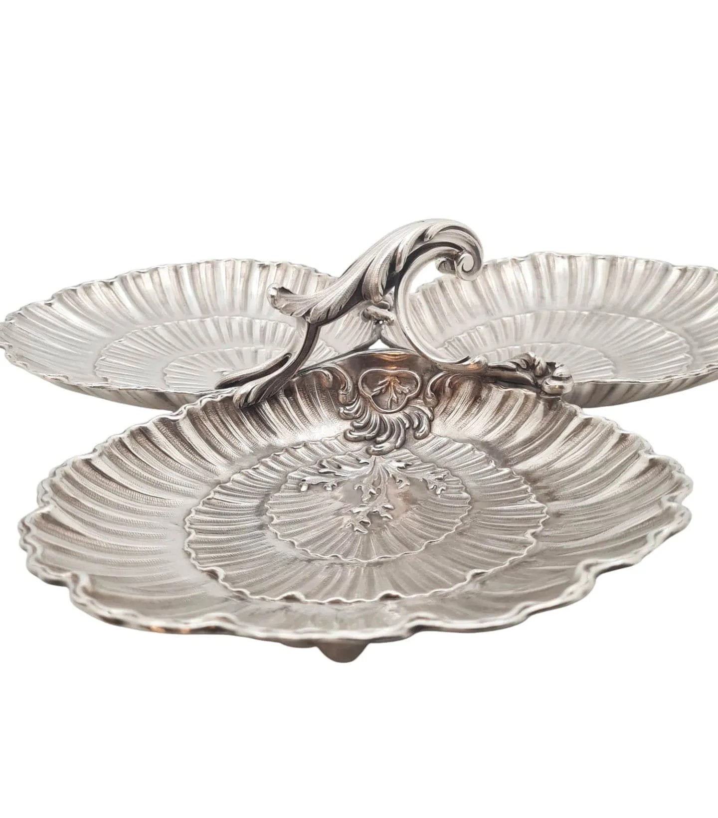 Spectaculaire présentoir en argent de style rocaille – Image 2