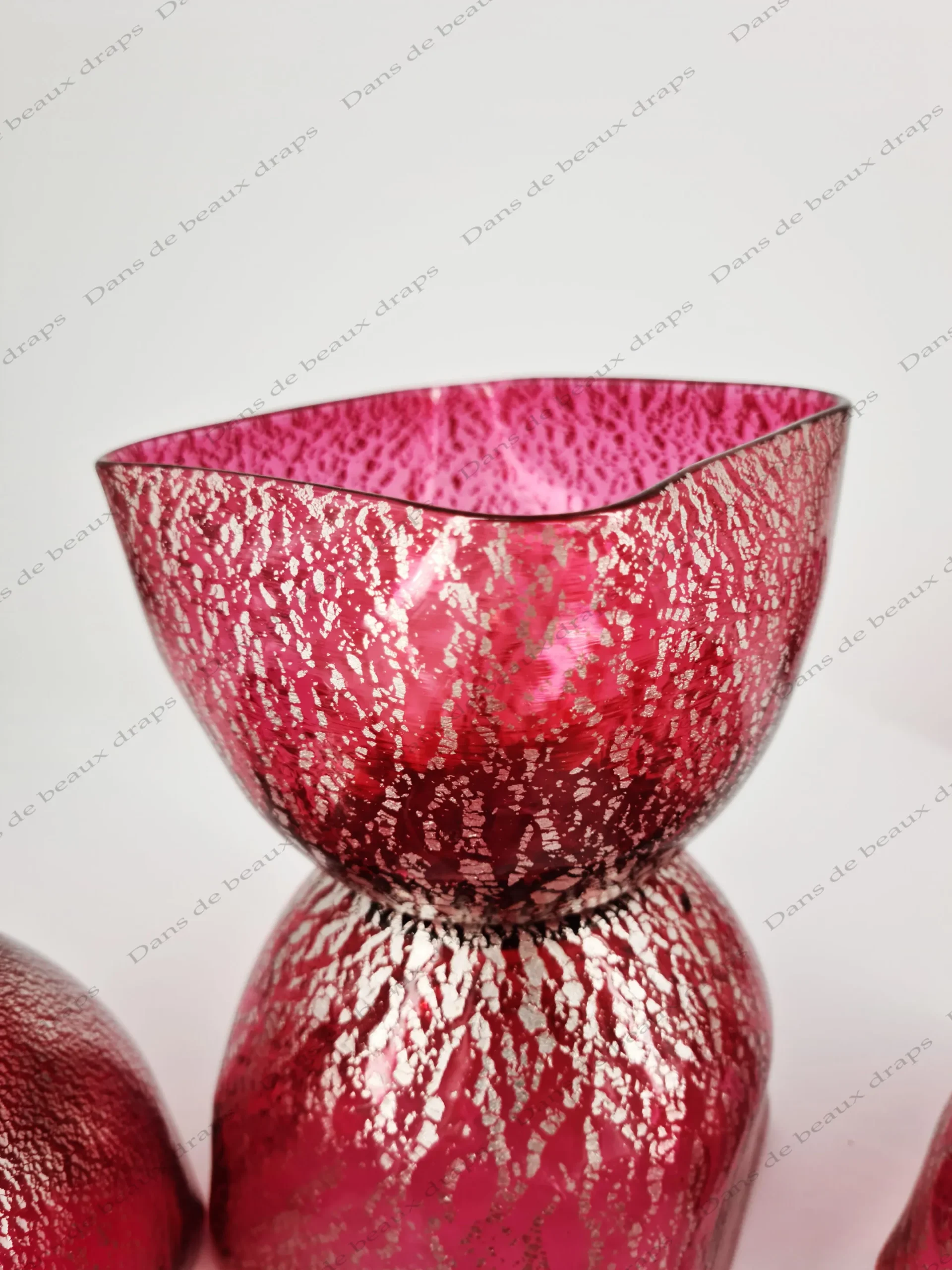 9 belles coupes à dessert en cristal rose vif,peigné argent. – Image 3