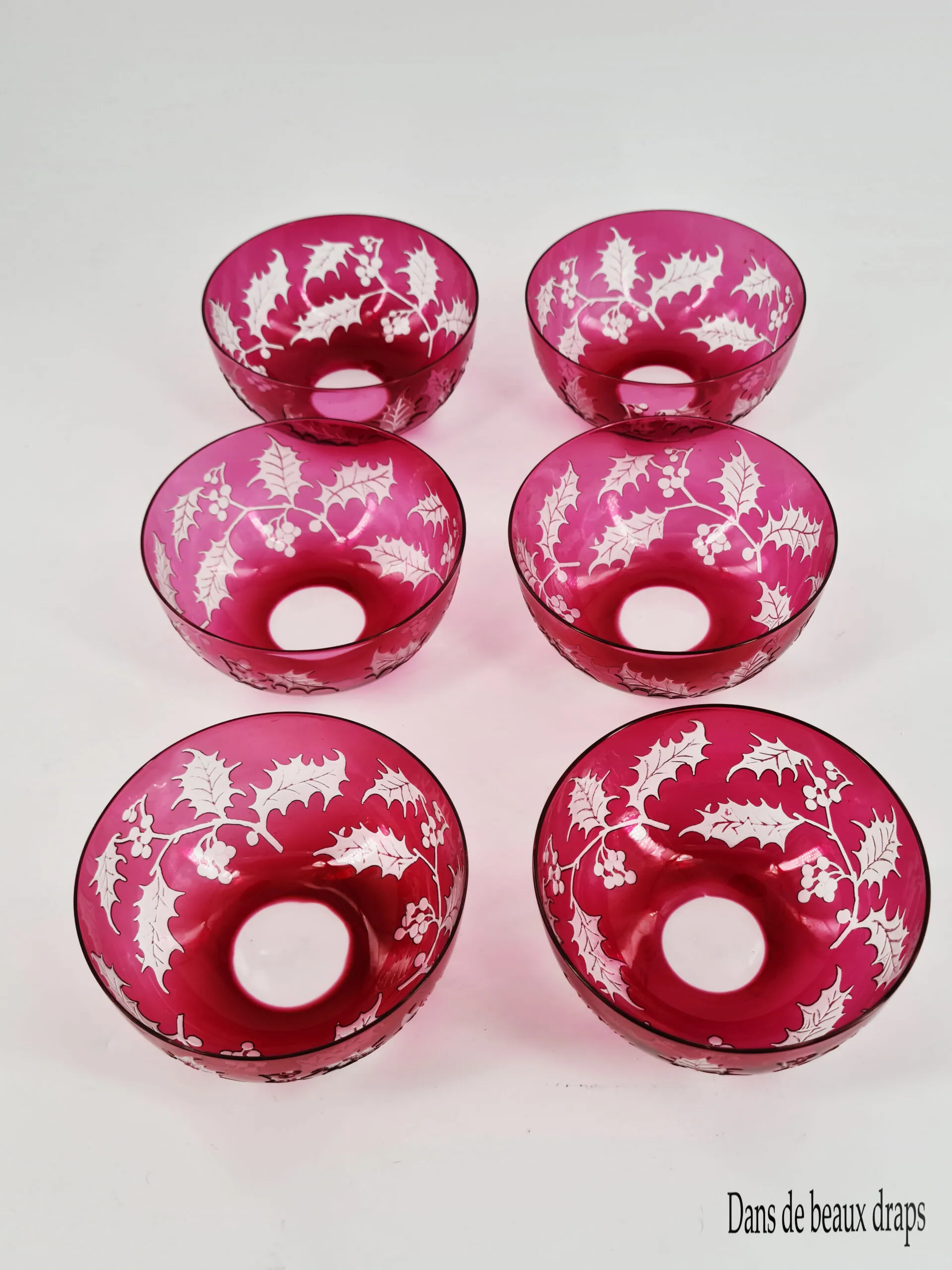 Rare suite de 6 coupelles en cristal à décor de houx. – Image 3