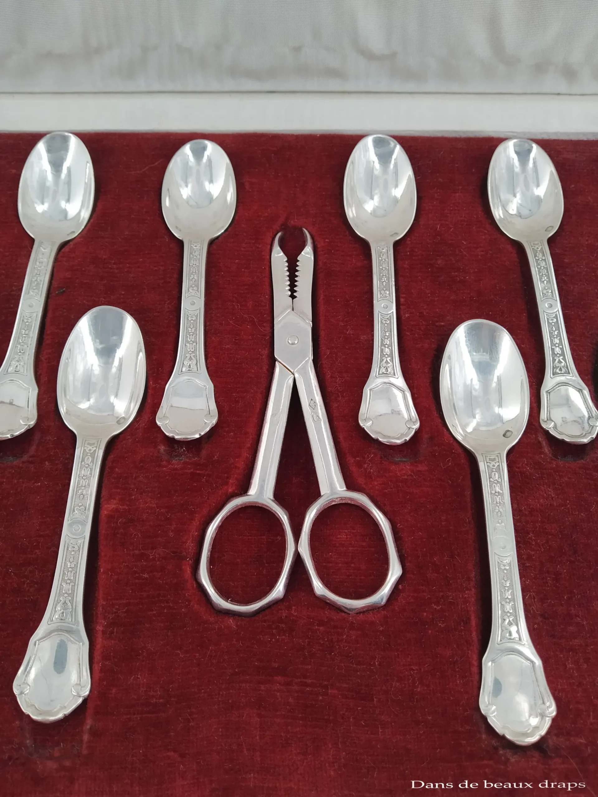 Superbe suite de 12 cuillères à moka et ciseau à sucre en argent dans leur écrin – Image 3